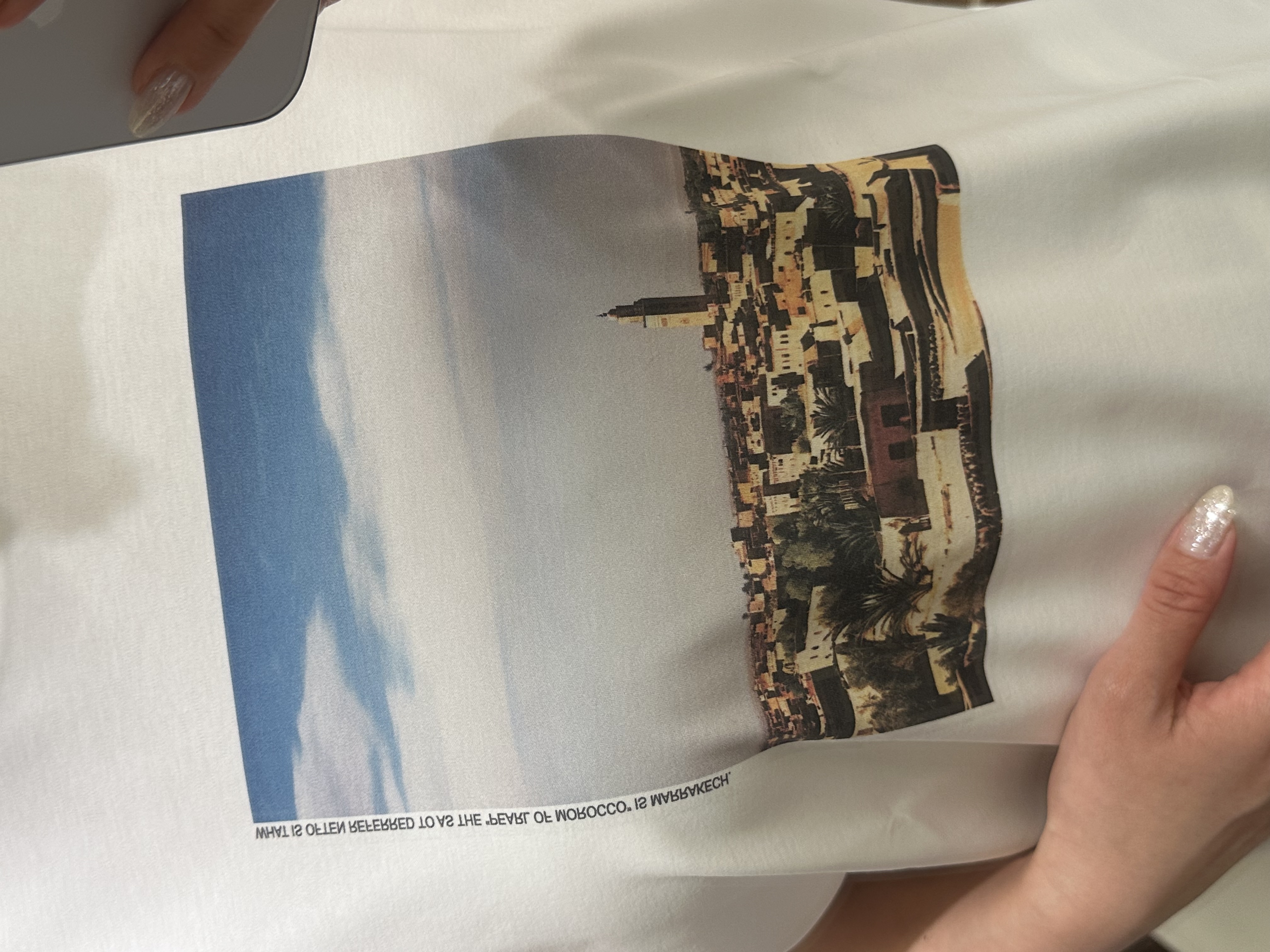 オノアサミさんの「TAKEO KIKUCHI｜マラケシュ フォト Tシャツ」を使ったコーディネート
