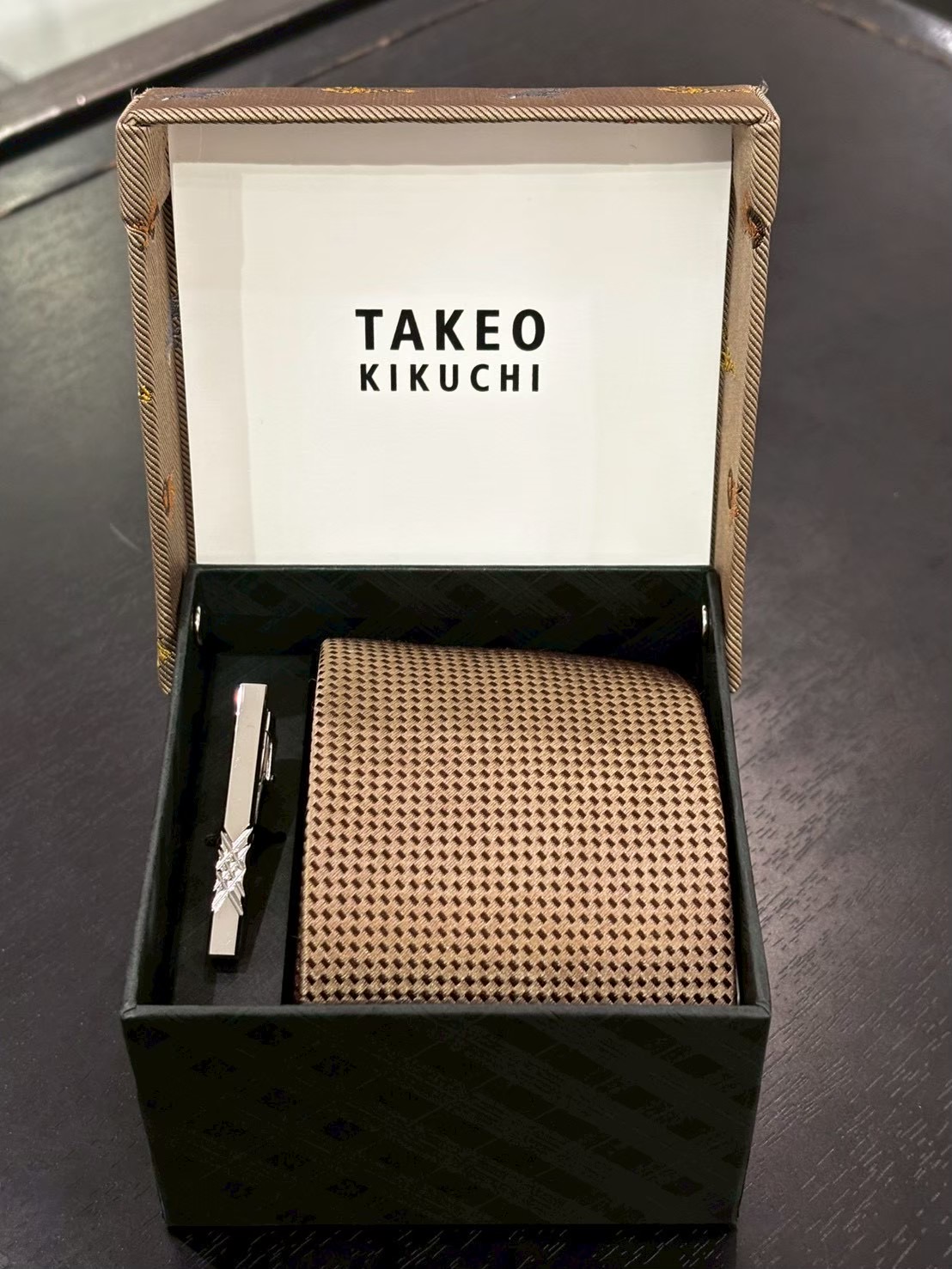 ふみふみさんの「TAKEO KIKUCHI｜【アニマル柄】ネクタイ＆タイバーBOXセット」を使ったコーディネート