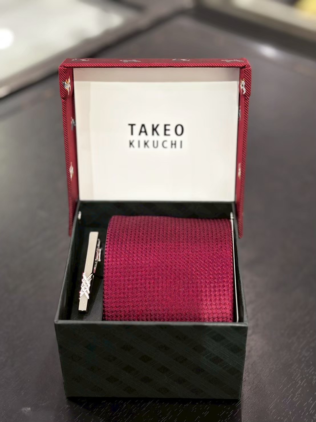 ふみふみさんの「TAKEO KIKUCHI｜【アニマル柄】ネクタイ＆タイバーBOXセット」を使ったコーディネート