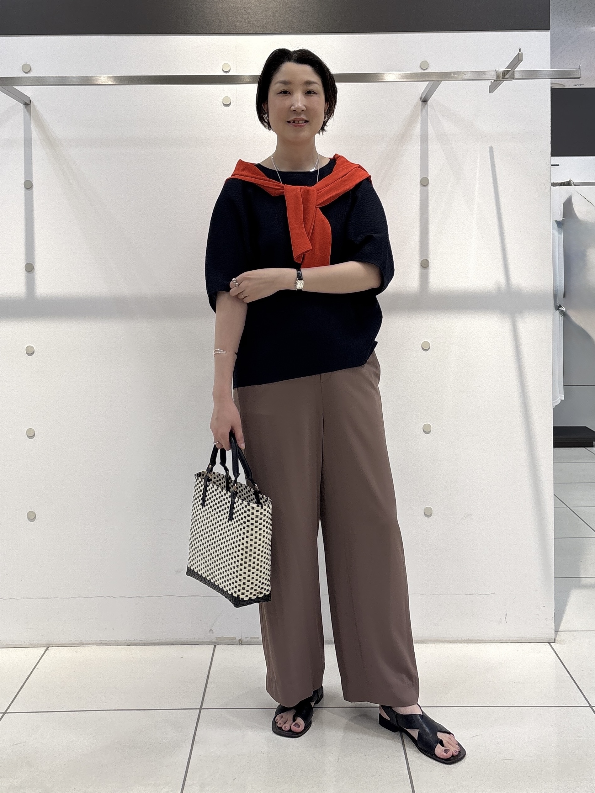 yuriさんの「INDIVI｜【さらに軽く軽快！／着る日傘】イージーワイドパンツ」を使ったコーディネート