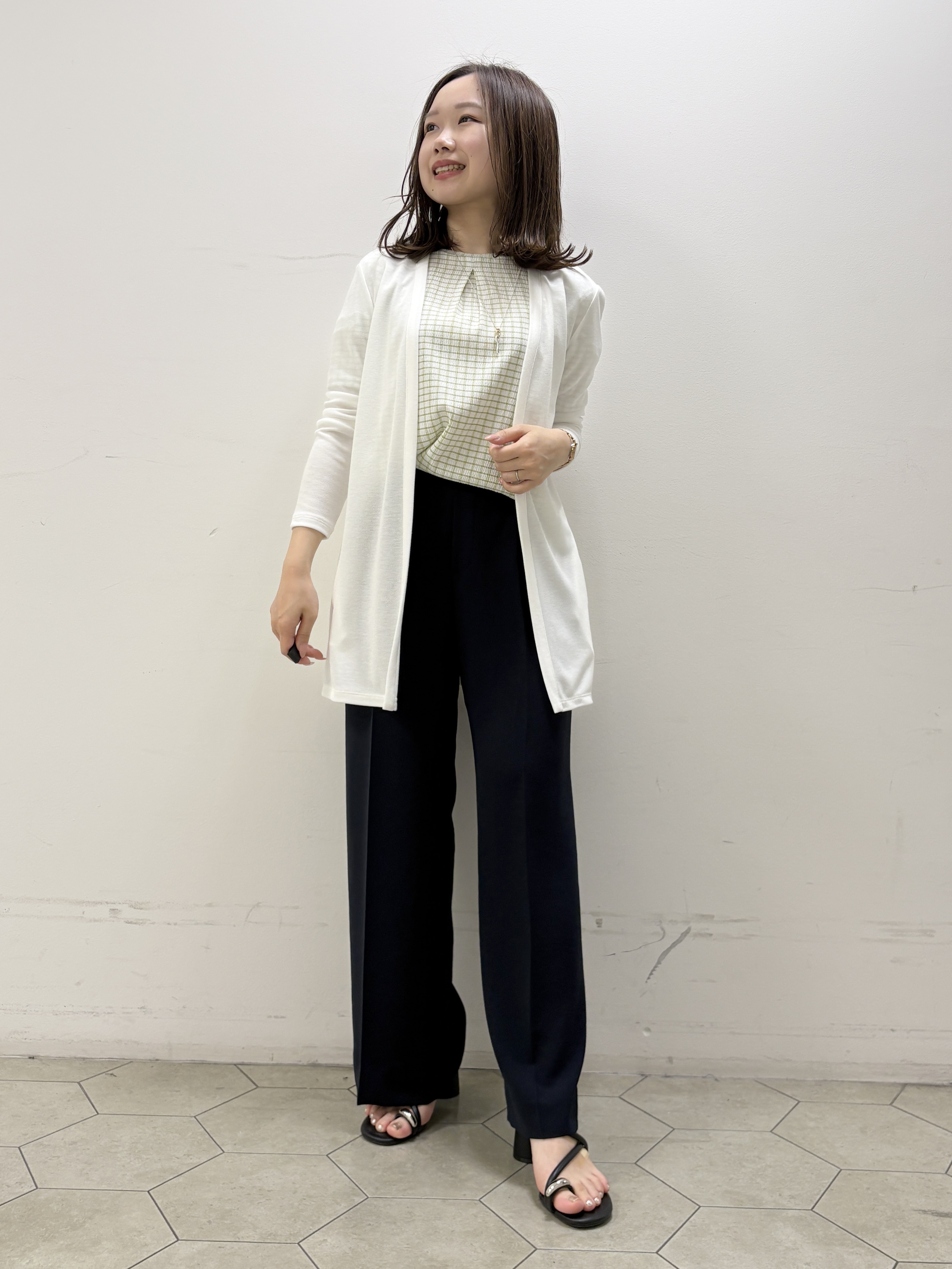 kahoさんの「INDIVI｜【UVケア／吸汗速乾】チェック柄タックボリュームスリーブトップス」を使ったコーディネート