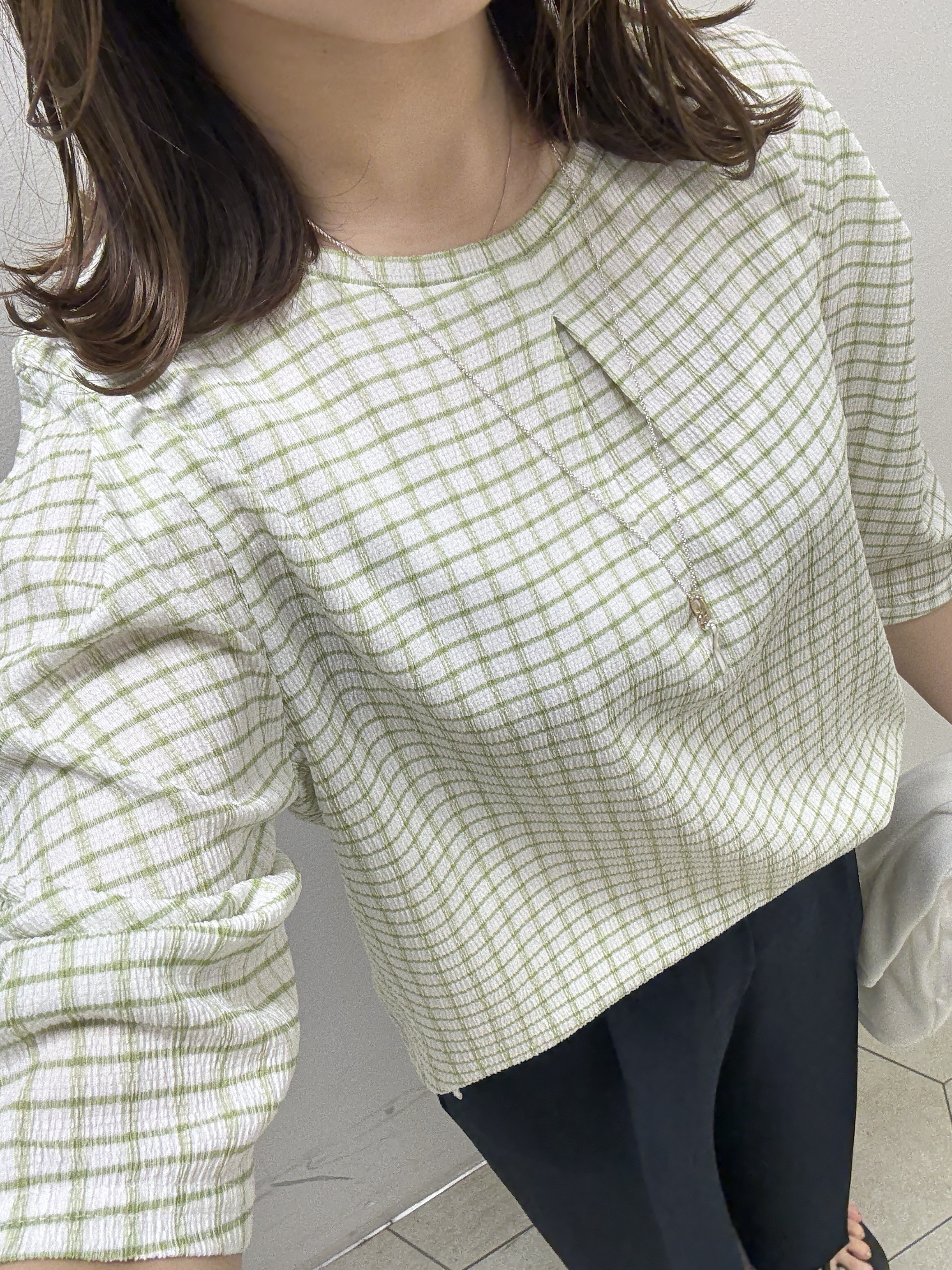 kahoさんの「INDIVI｜【UVケア／吸汗速乾】チェック柄タックボリュームスリーブトップス」を使ったコーディネート