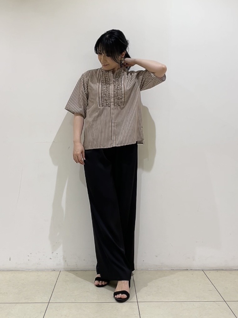 watanabeさんの「UNTITLED｜【UVケア／吸汗速乾／着映え】フリルピンタックブラウス」を使ったコーディネート