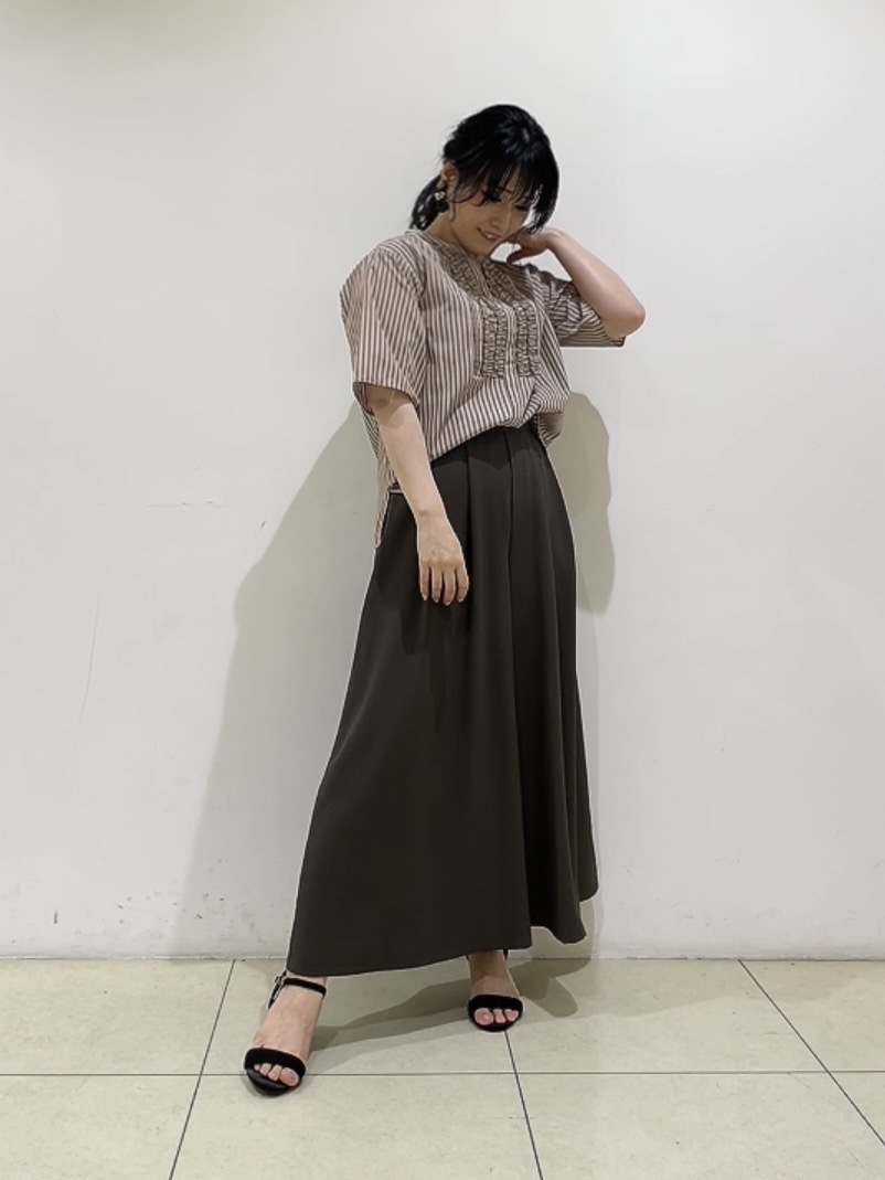 watanabeさんの「UNTITLED｜【UVケア／吸汗速乾／着映え】フリルピンタックブラウス」を使ったコーディネート