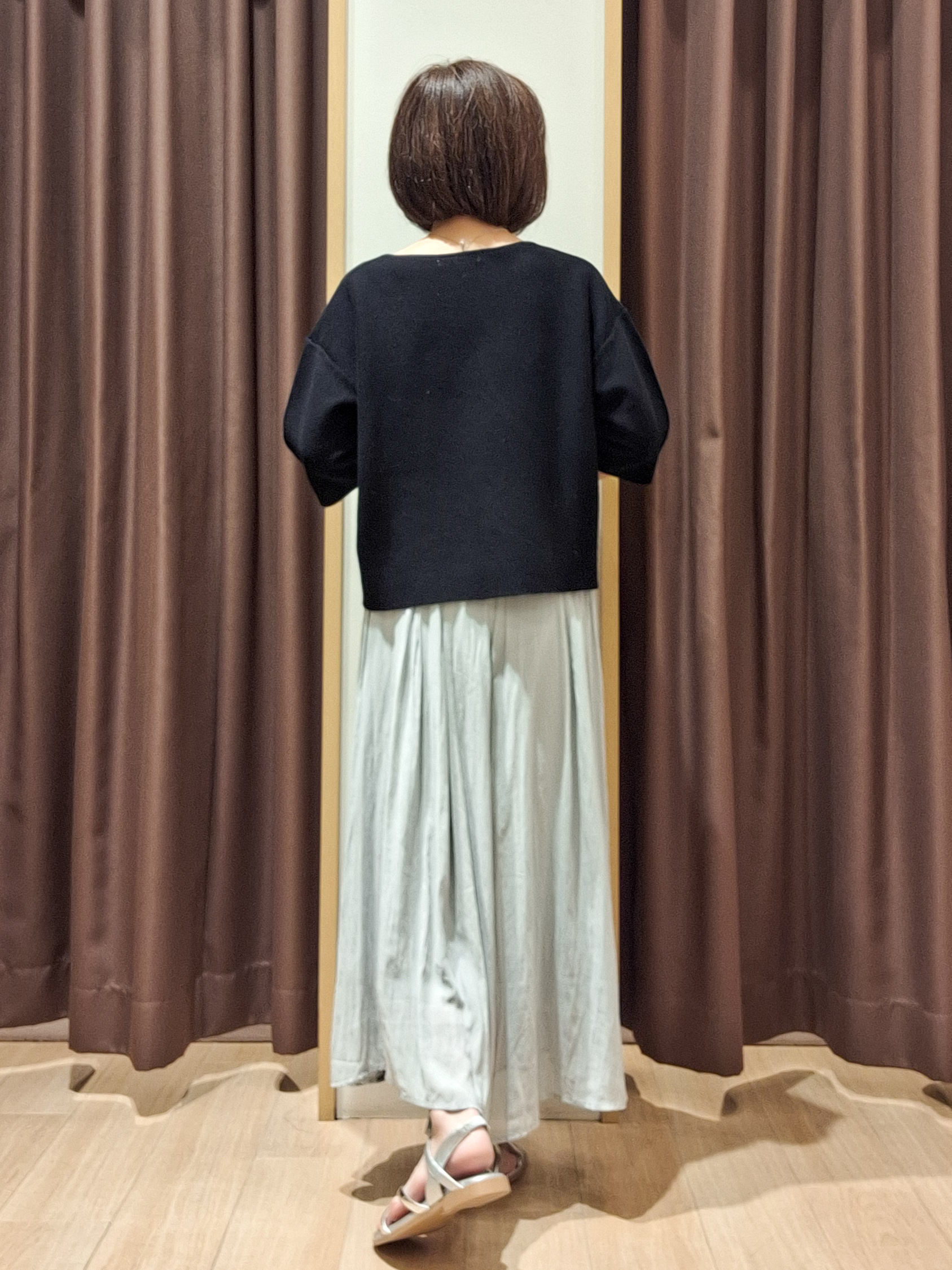 ウタさんの「grove｜【貴島明日香さん着用／洗濯機OK】レイヤードにもおすすめ、軽やかクロップドニット」を使ったコーディネート