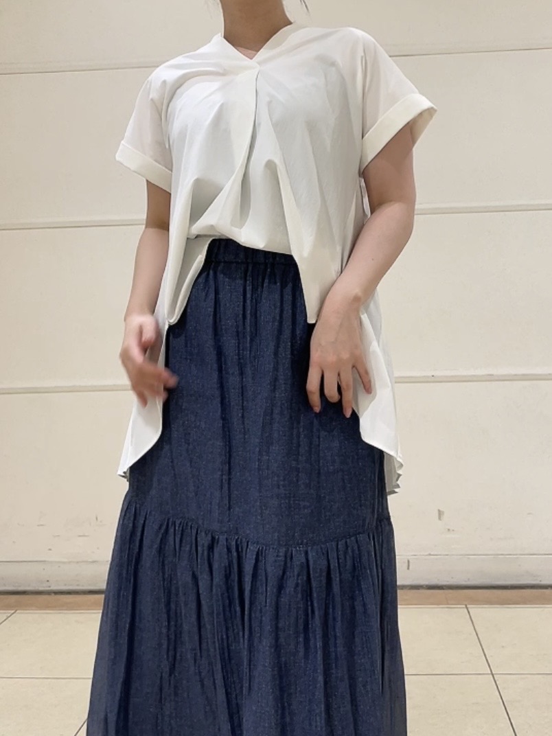 watanabeさんの「UNTITLED｜【吸水速乾/接触冷感】バックプリーツデザインブラウス」を使ったコーディネート