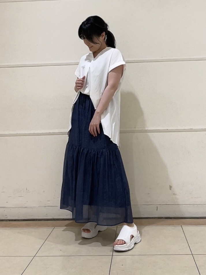 watanabeさんの「UNTITLED｜【吸水速乾/接触冷感】バックプリーツデザインブラウス」を使ったコーディネート