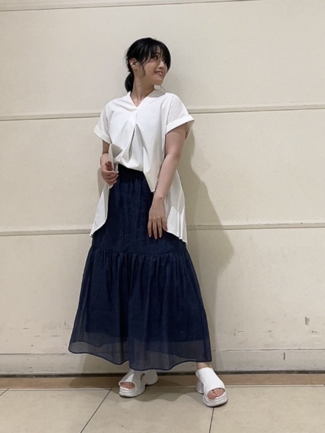 watanabeさんの「UNTITLED｜【吸水速乾/接触冷感】バックプリーツデザインブラウス」を使ったコーディネート