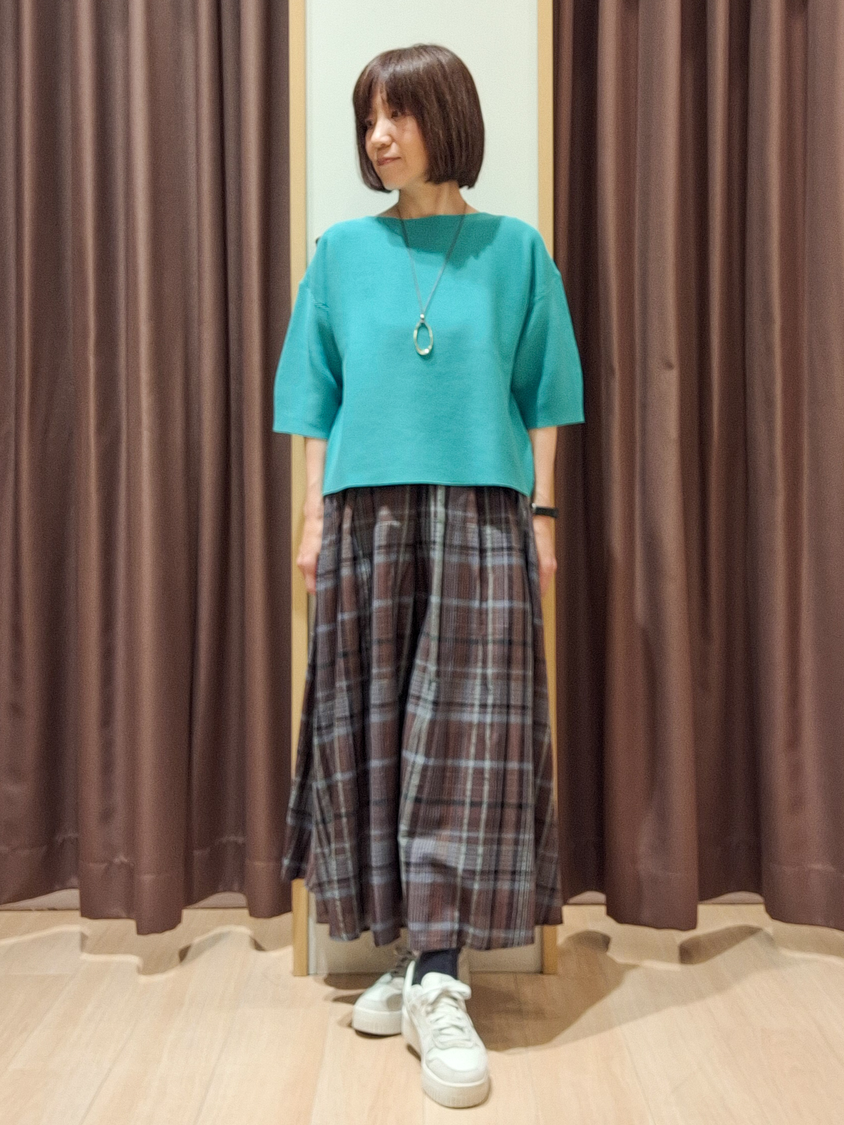 ウタさんの「grove｜【貴島明日香さん着用／洗濯機OK】レイヤードにもおすすめ、軽やかクロップドニット」を使ったコーディネート