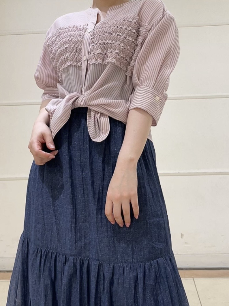 watanabeさんの「UNTITLED｜【接触冷感/通気性/洗える】フロントフリルブラウス」を使ったコーディネート