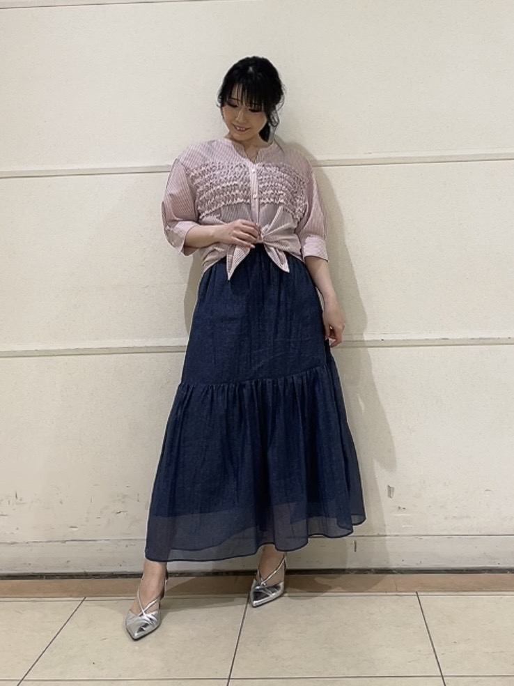 watanabeさんの「UNTITLED｜【接触冷感/通気性/洗える】フロントフリルブラウス」を使ったコーディネート