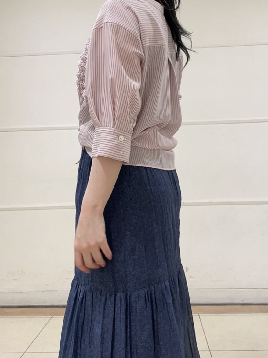 watanabeさんの「UNTITLED｜【接触冷感/通気性/洗える】フロントフリルブラウス」を使ったコーディネート