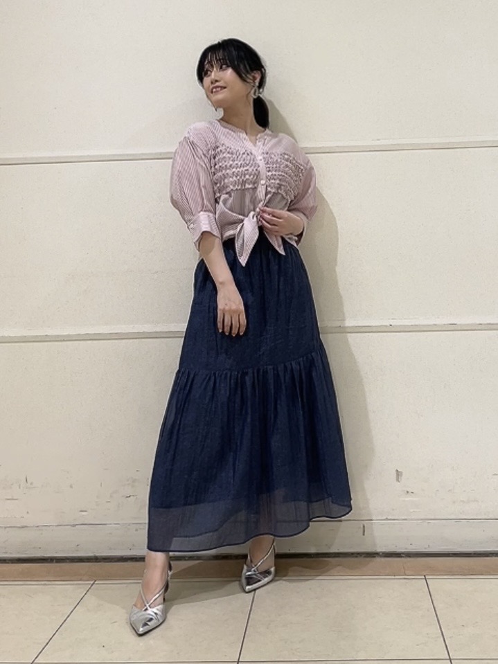 watanabeさんの「UNTITLED｜【接触冷感/通気性/洗える】フロントフリルブラウス」を使ったコーディネート