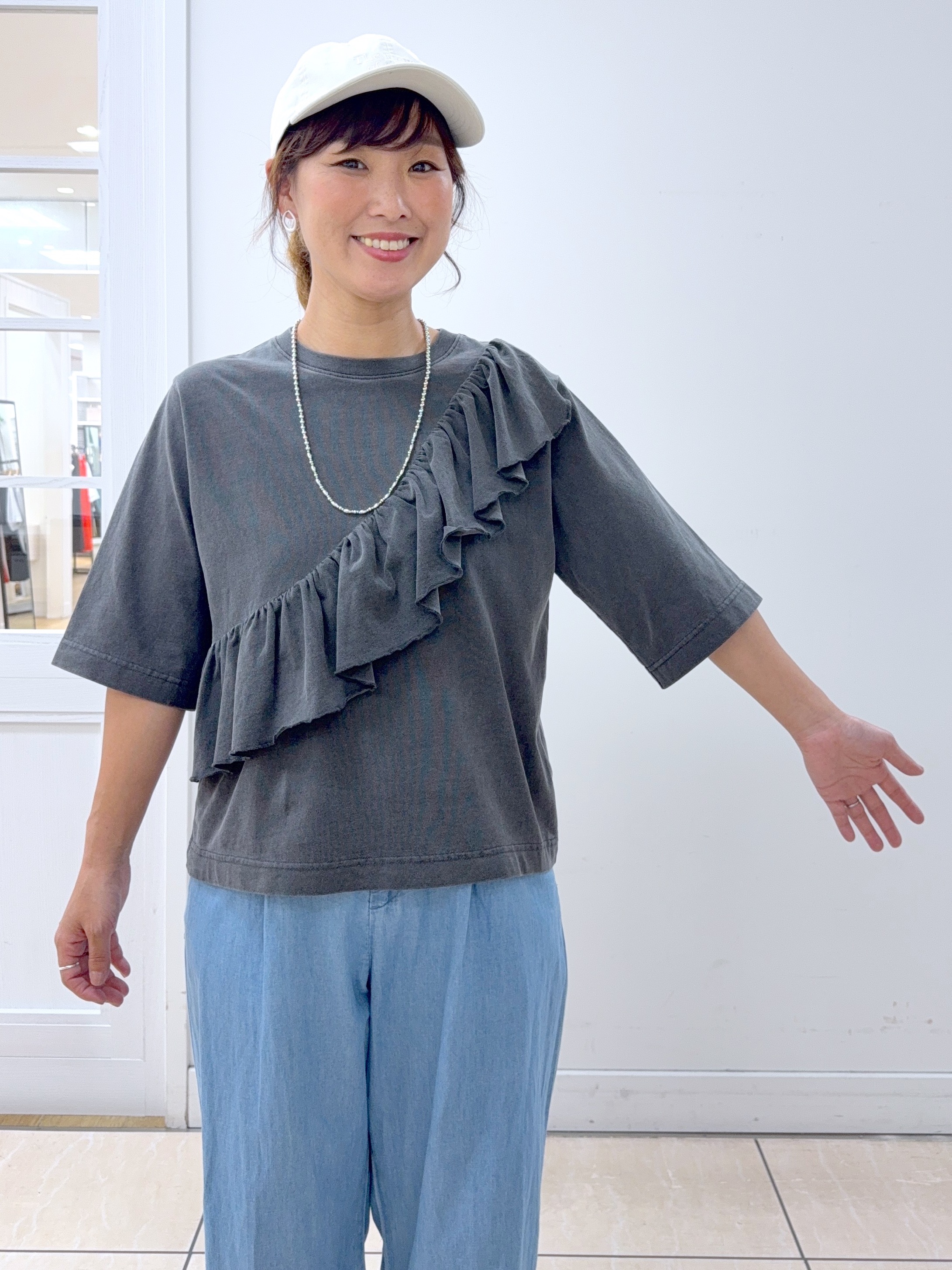 Osawaさんの「Dessin｜アシメフリル ヴィンテージライクプルオーバー」を使ったコーディネート