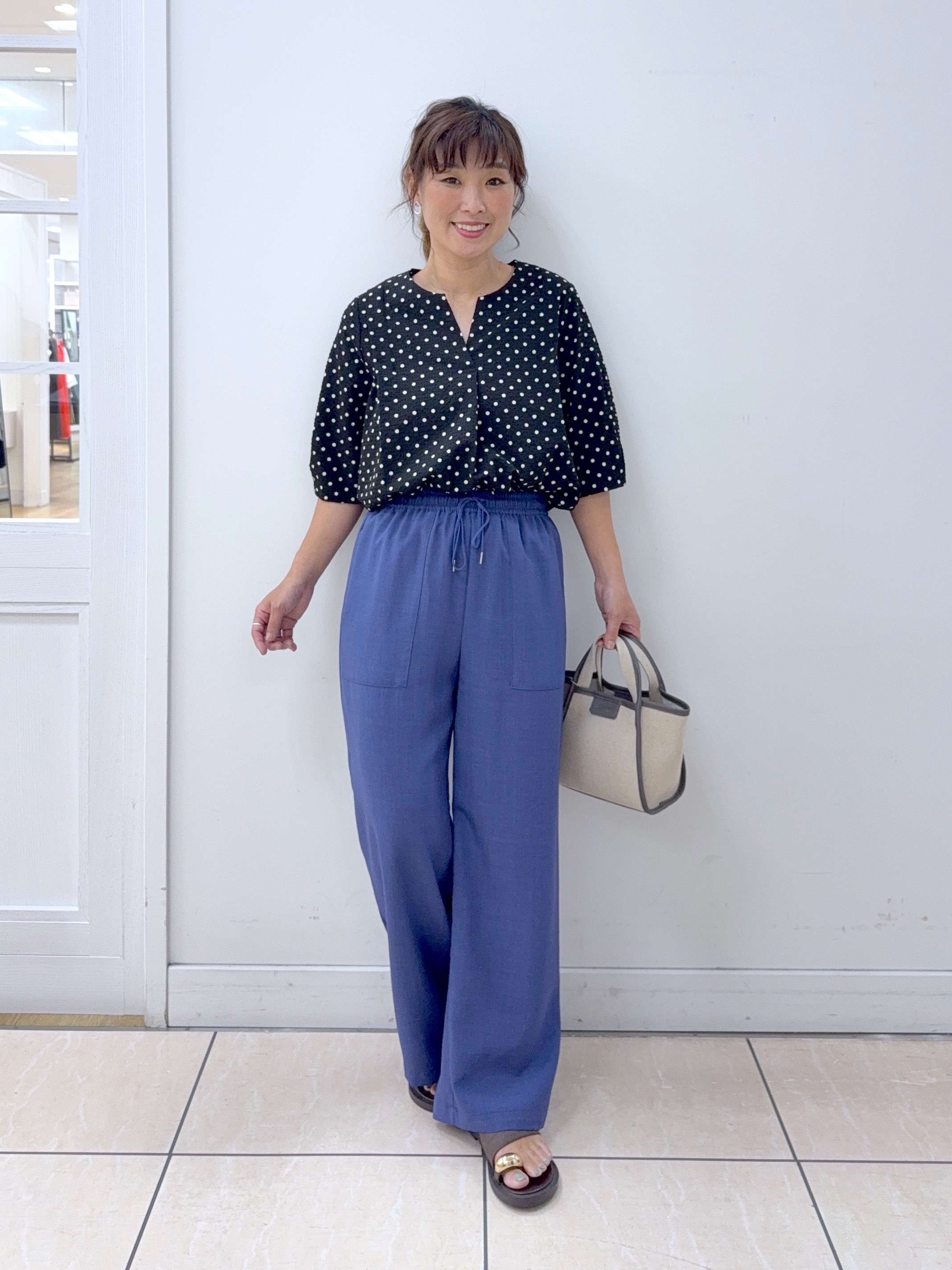 Osawaさんの「Dessin｜【セットアップ可/UVカット】サッカー素材 キーネックブラウス」を使ったコーディネート