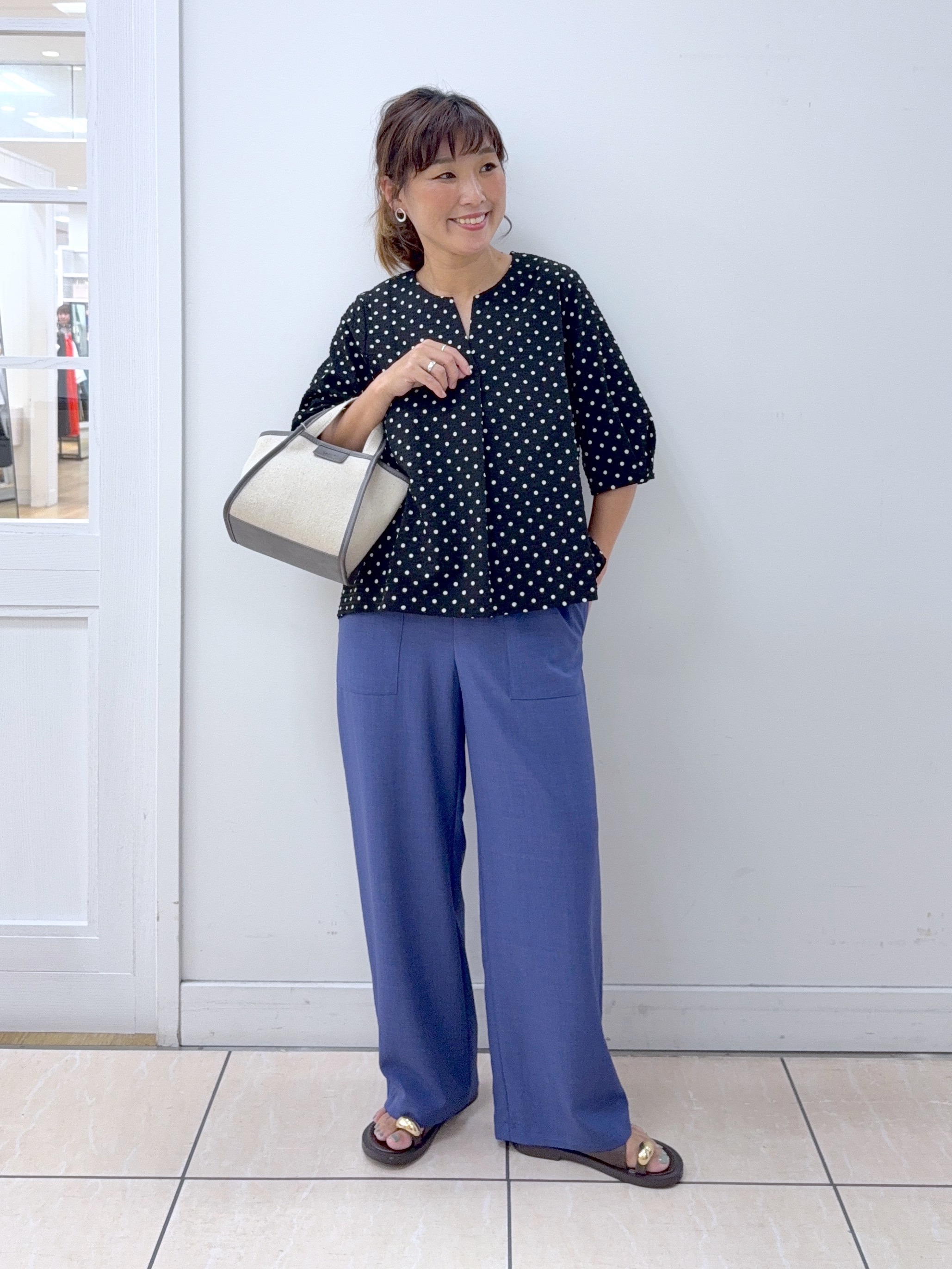 Osawaさんの「Dessin｜【セットアップ可/UVカット】サッカー素材 キーネックブラウス」を使ったコーディネート