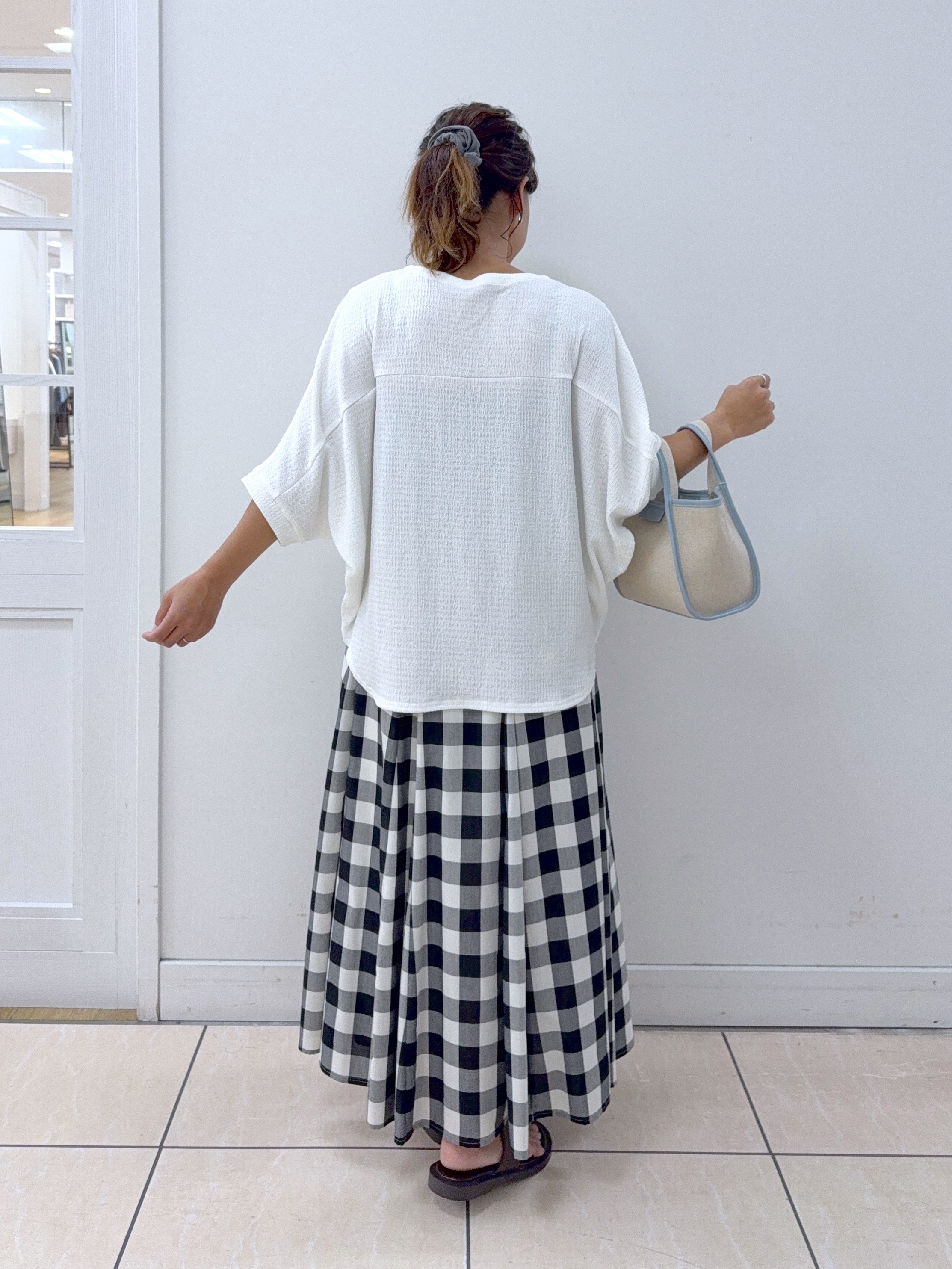 Osawaさんの「Dessin｜シュリンクジャージ カットソー」を使ったコーディネート
