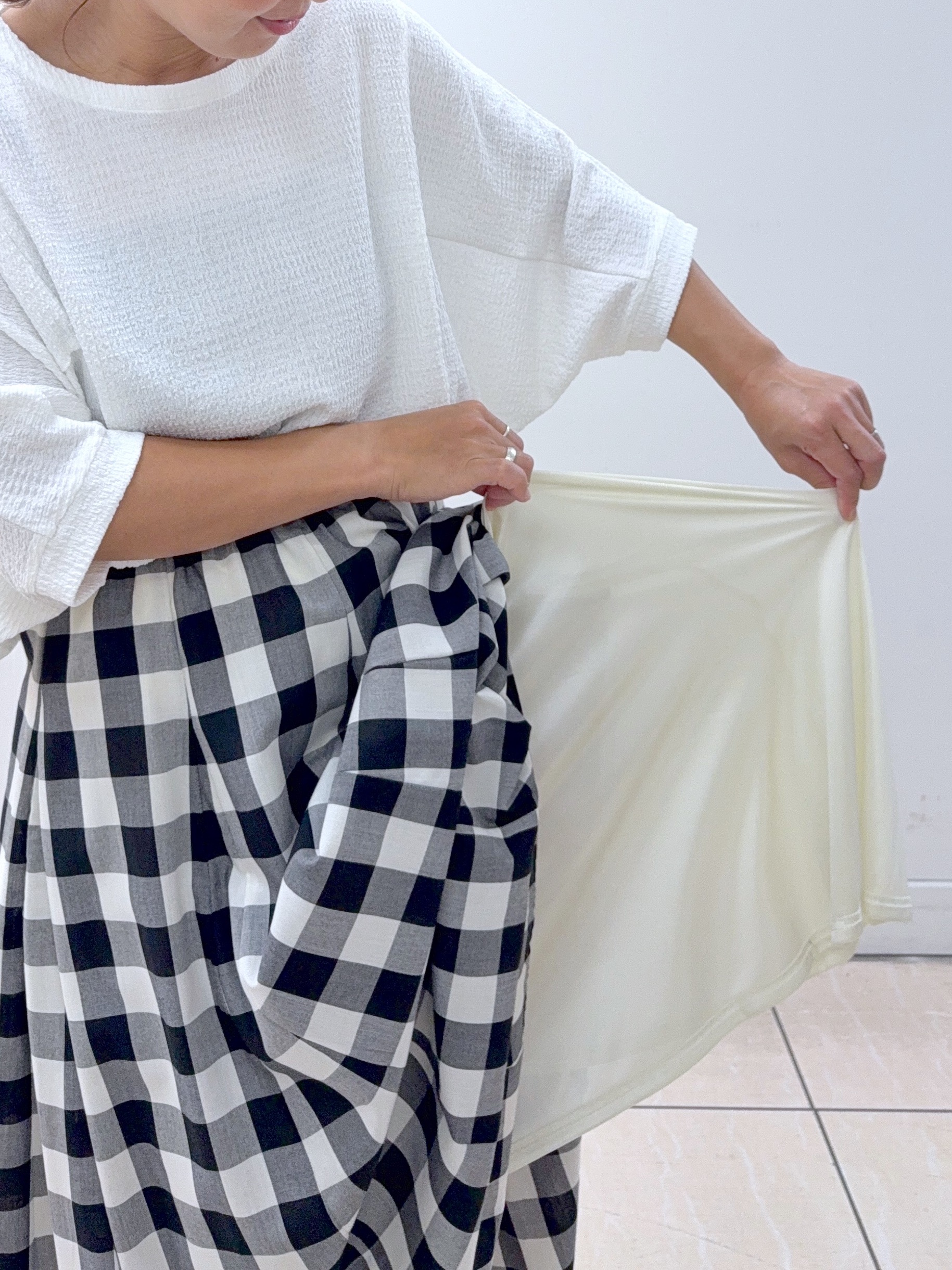 Osawaさんの「Dessin｜シュリンクジャージ カットソー」を使ったコーディネート