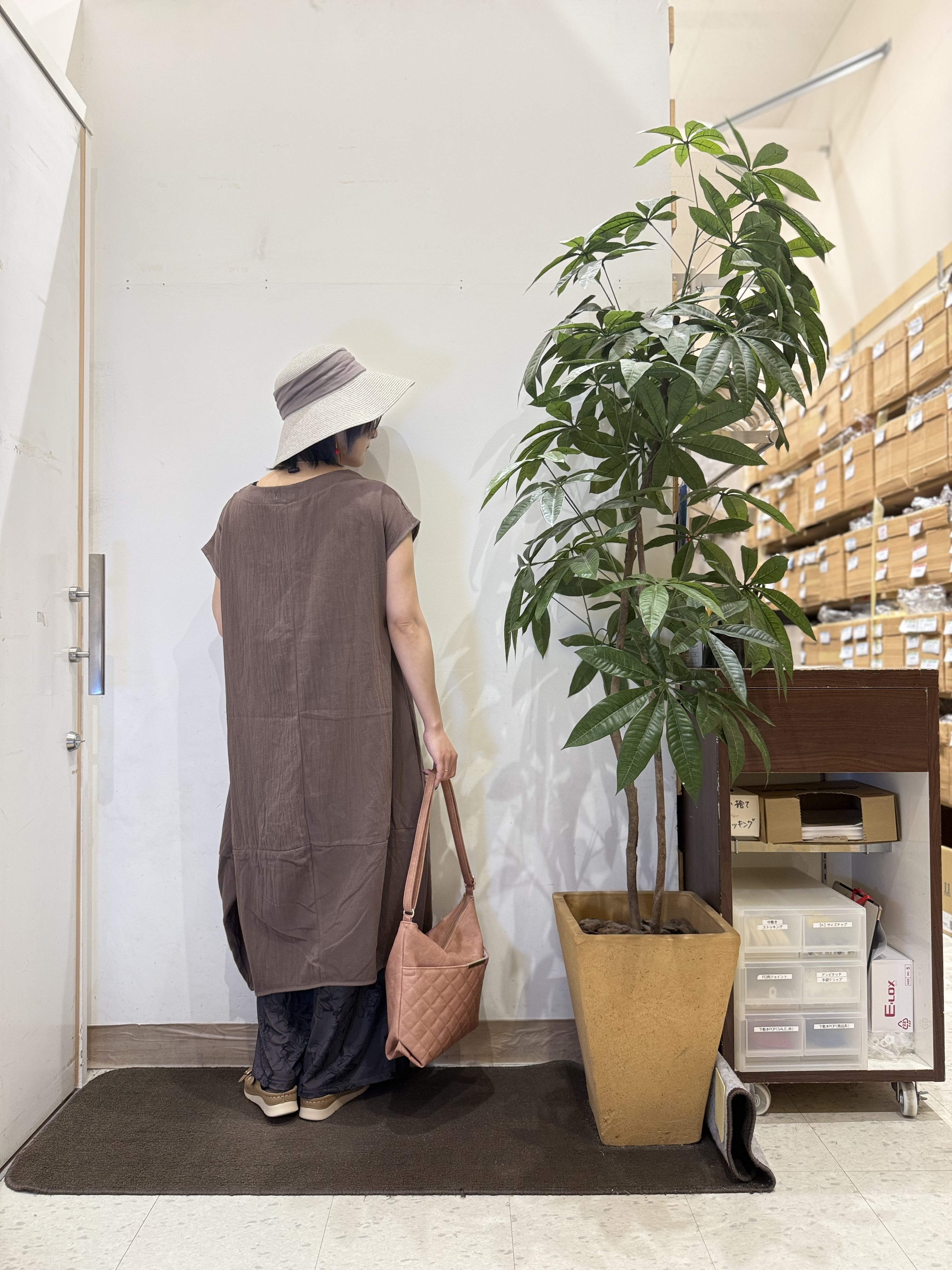 misakiさんの「SHOO･LA･RUE｜【S-LL/洗濯機可/体型カバー】ふんわりラインが女性らしい コクーンワンピース」を使ったコーディネート