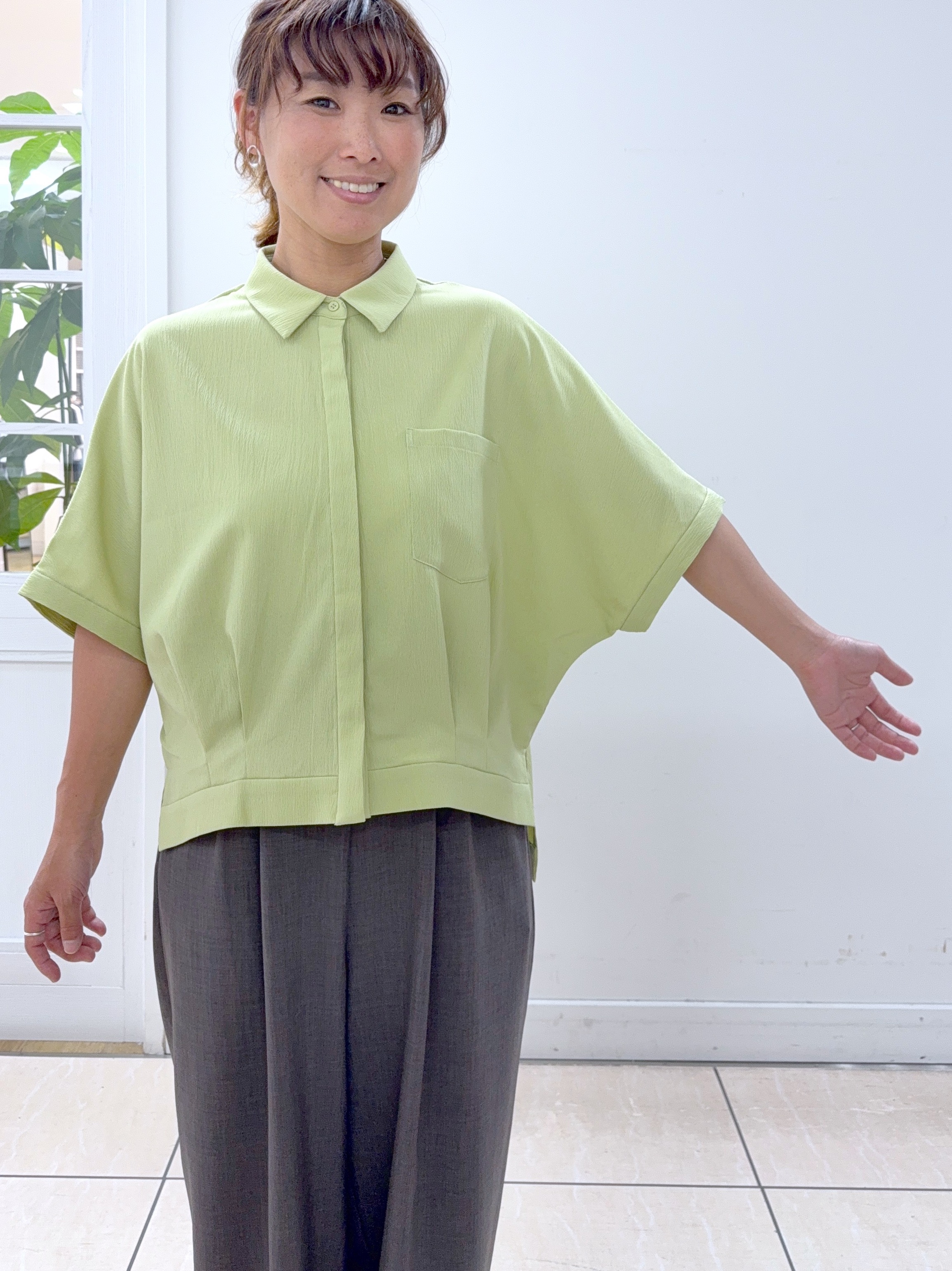 Osawaさんの「Dessin｜タックヘム クロップドシュリンクシャツ」を使ったコーディネート