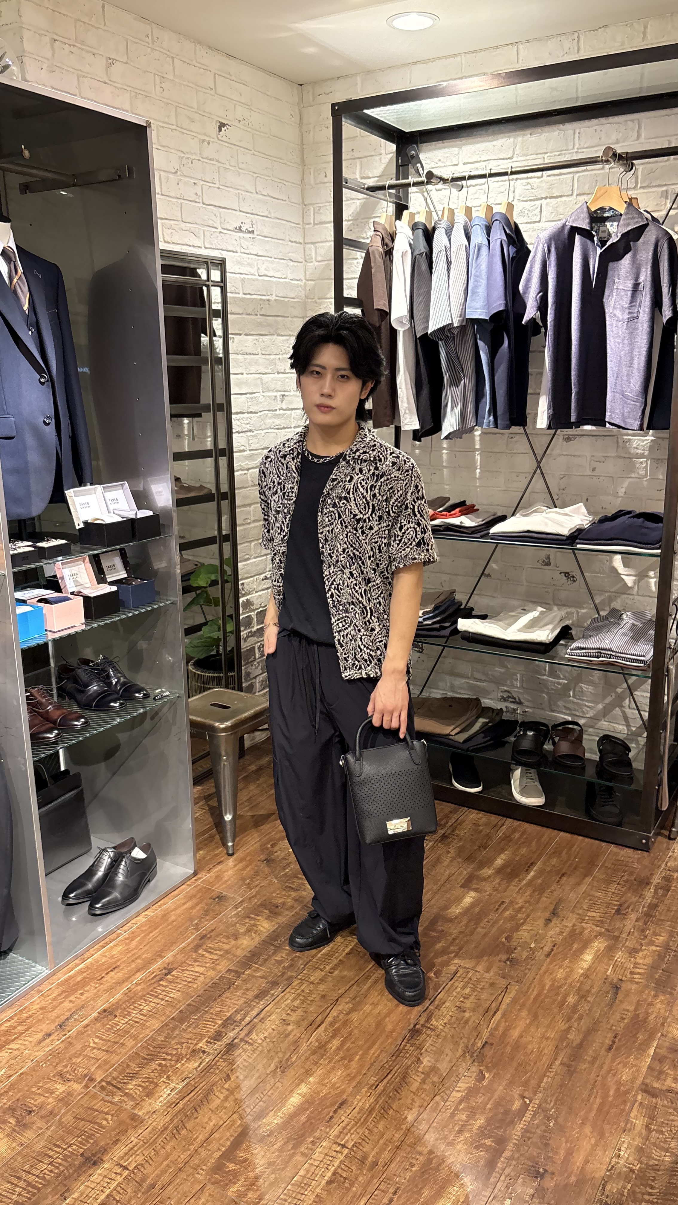 辻一樹さんの「tk.TAKEO KIKUCHI｜デッキミュール」を使ったコーディネート