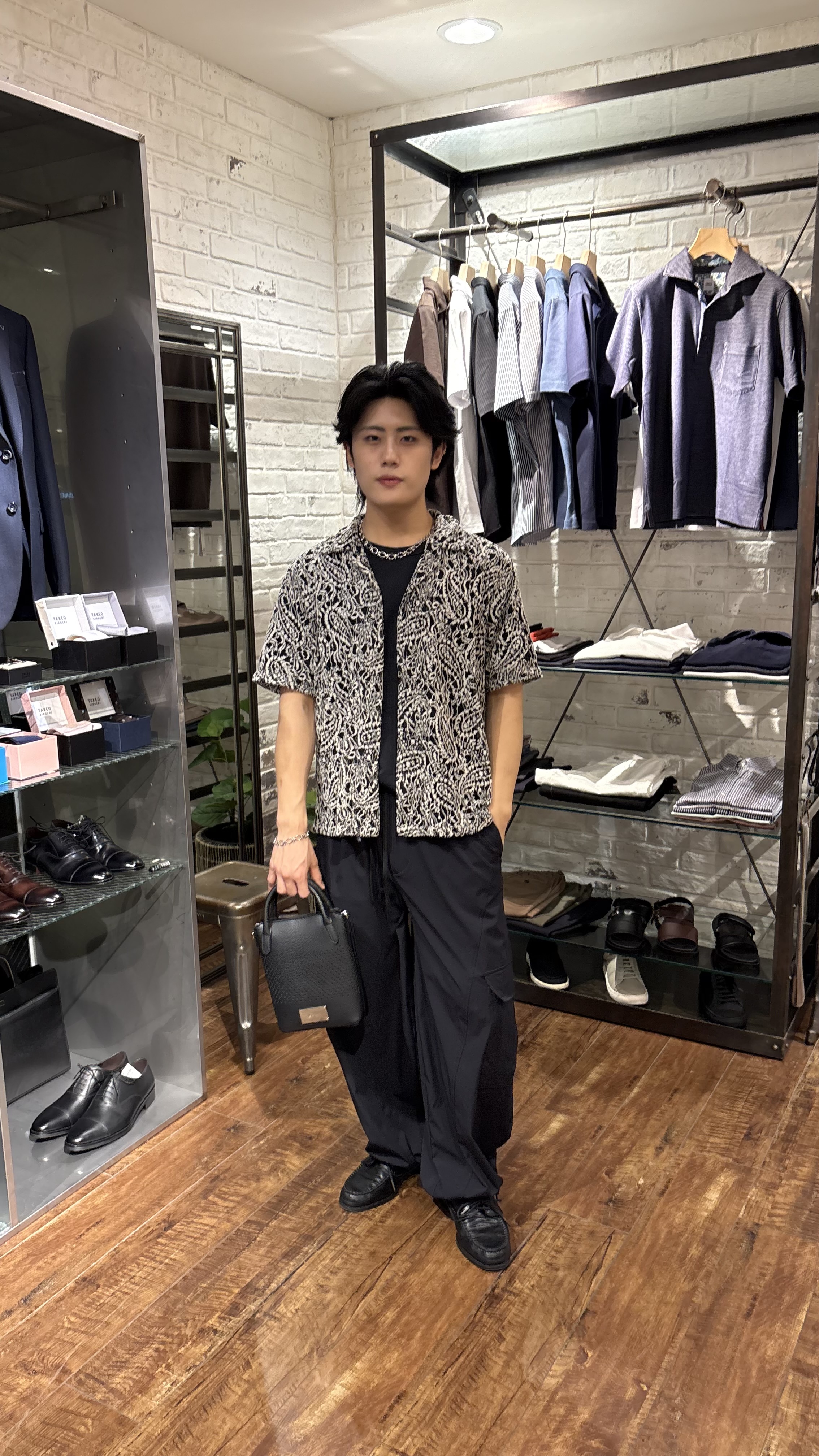 辻一樹さんの「tk.TAKEO KIKUCHI｜デッキミュール」を使ったコーディネート