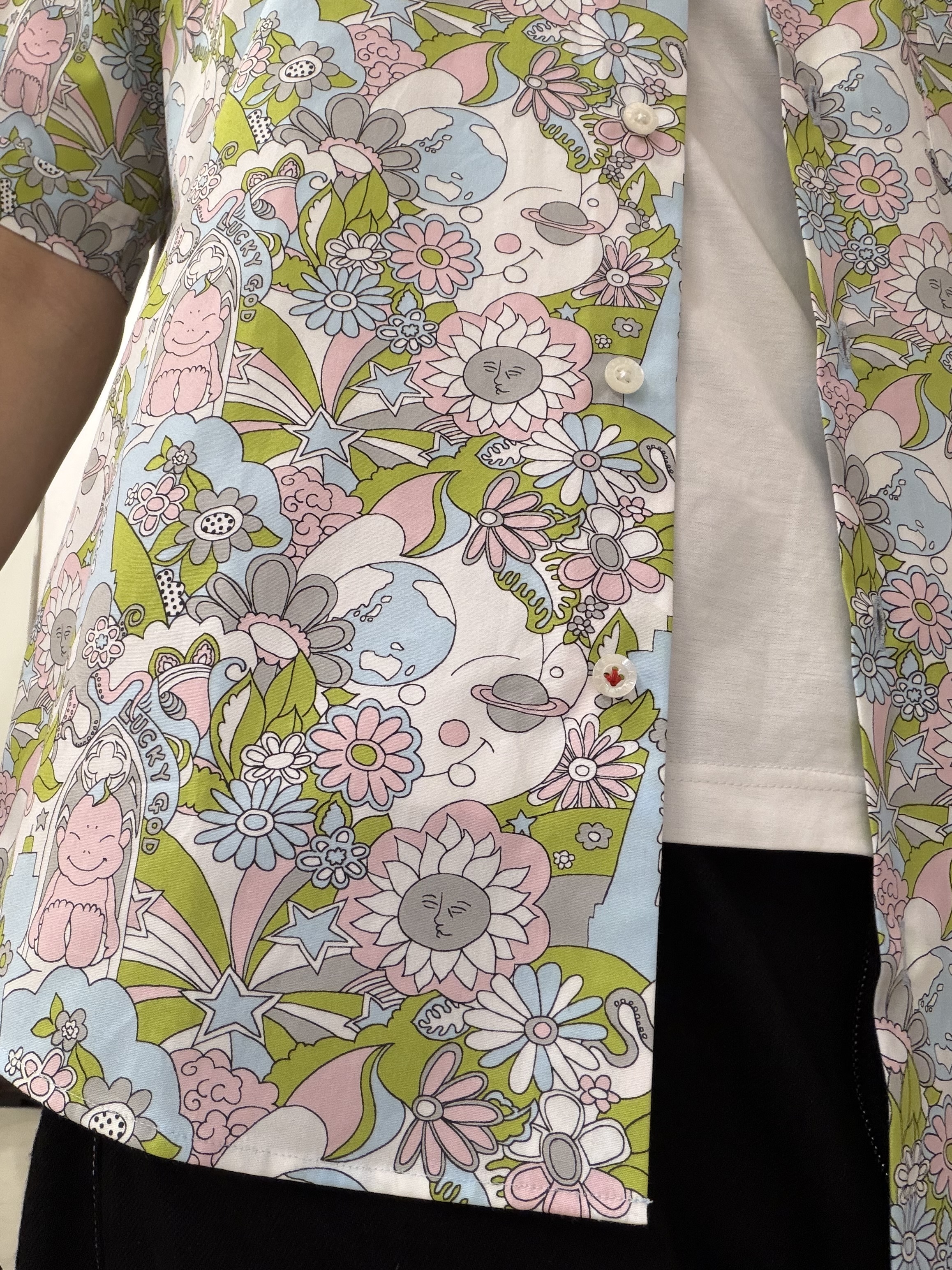中村さんの「TAKEO KIKUCHI｜【BOWLER HAT LABEL】ビリケンさんプリント 半袖シャツ」を使ったコーディネート