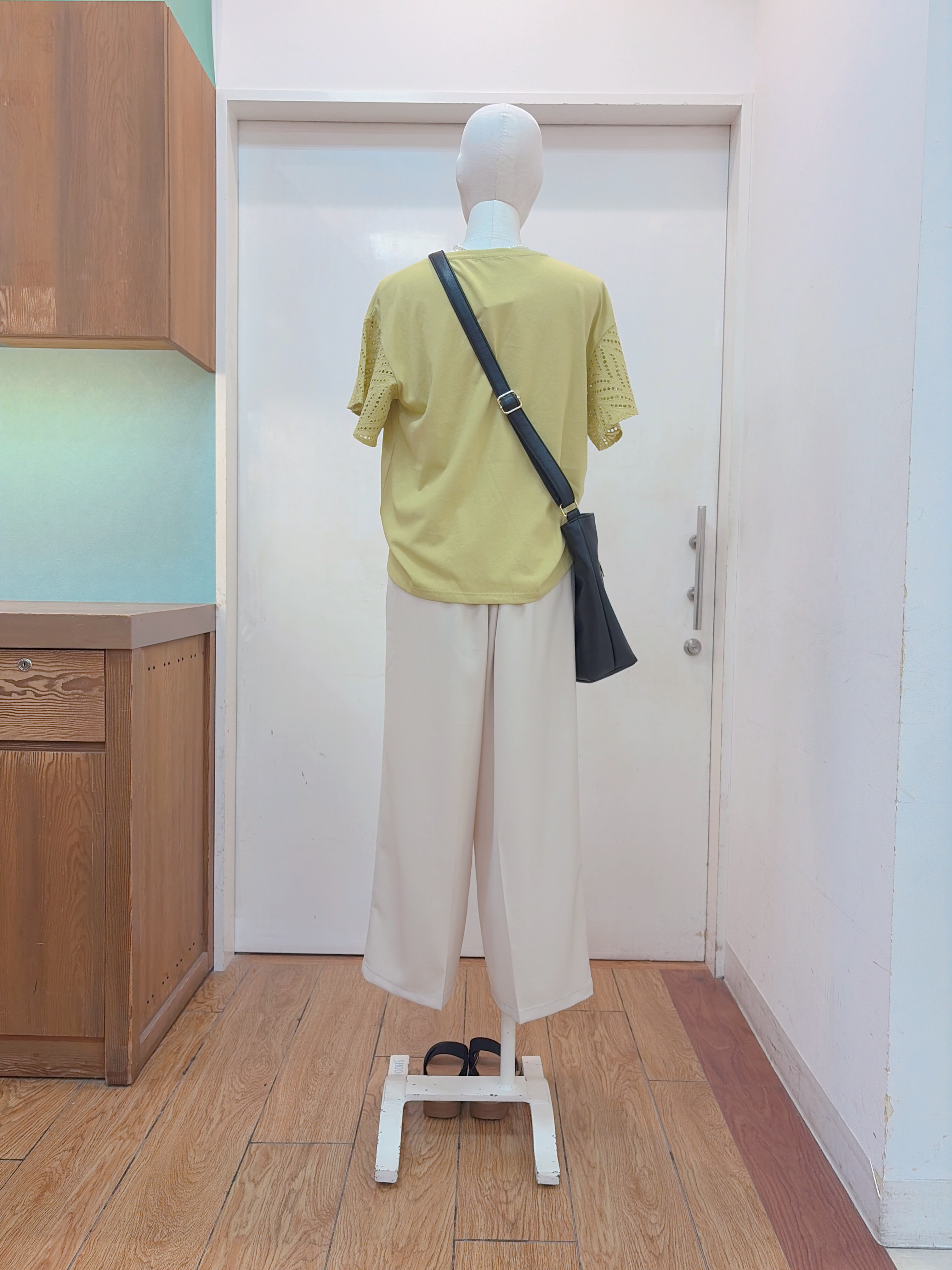 蒼さんの「SHOO･LA･RUE｜【汗じみ防止/ひんやり/S-LL】レースが華やか お袖フレアTシャツ」を使ったコーディネート