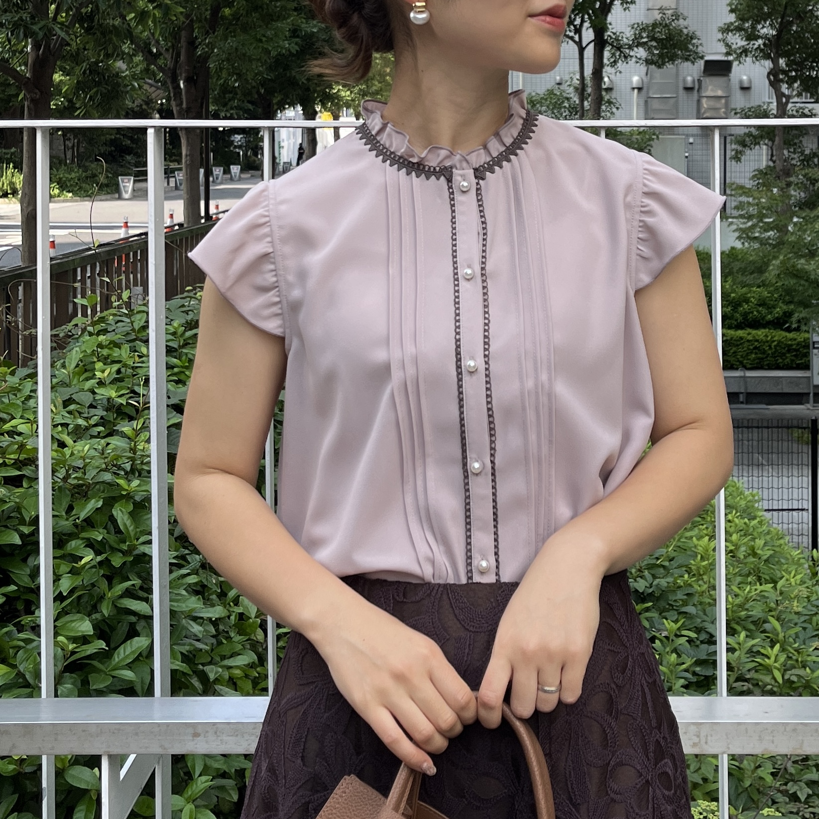 makiさんの「Couture brooch｜【洗える】ピコレース ピンタックブラウス」を使ったコーディネート