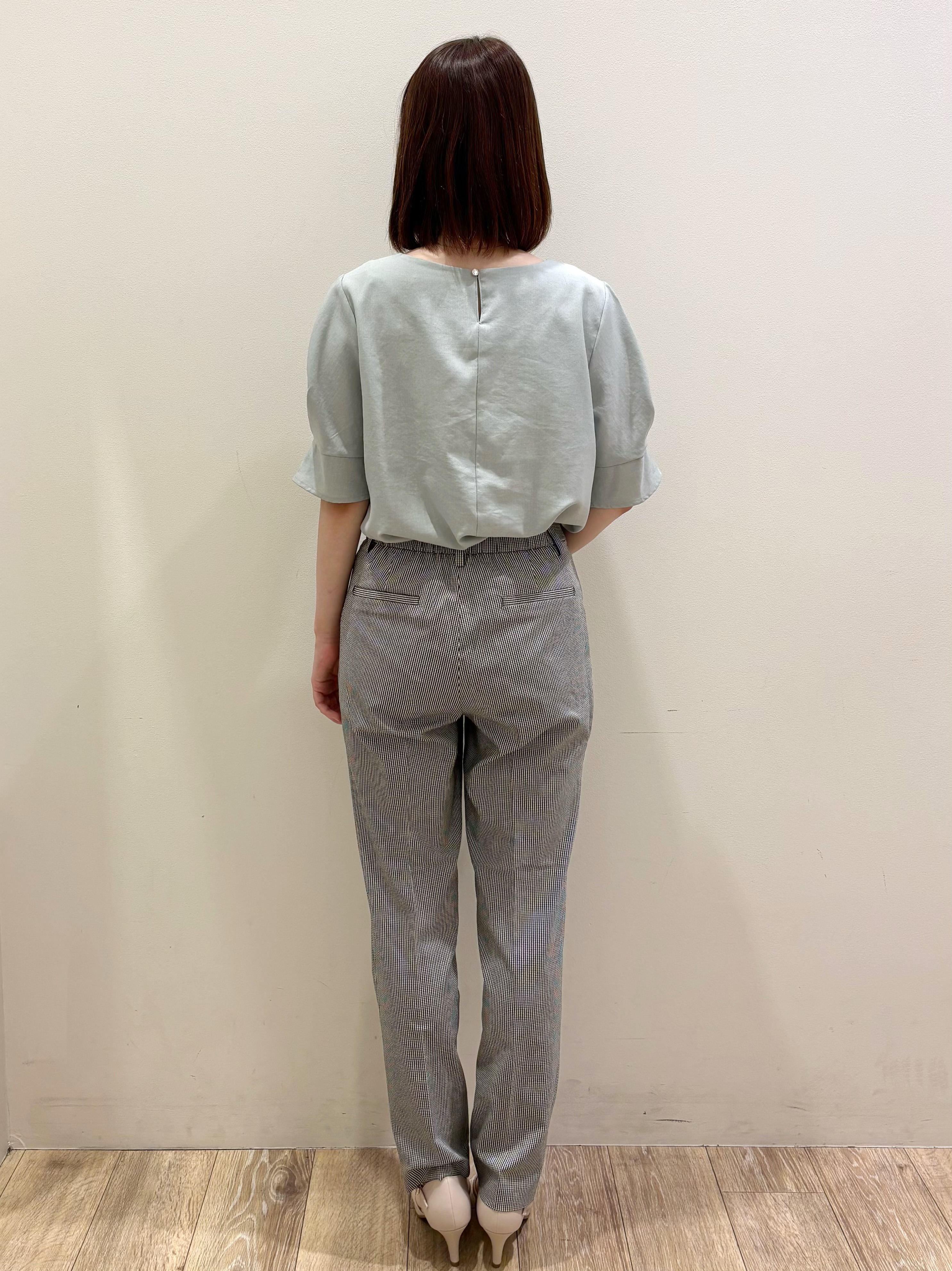 honamiさんの「index｜【接触冷感】タックパフスリーブブラウス《吸水速乾／防シワ／洗濯機OK／XS～3L／6col》」を使ったコーディネート