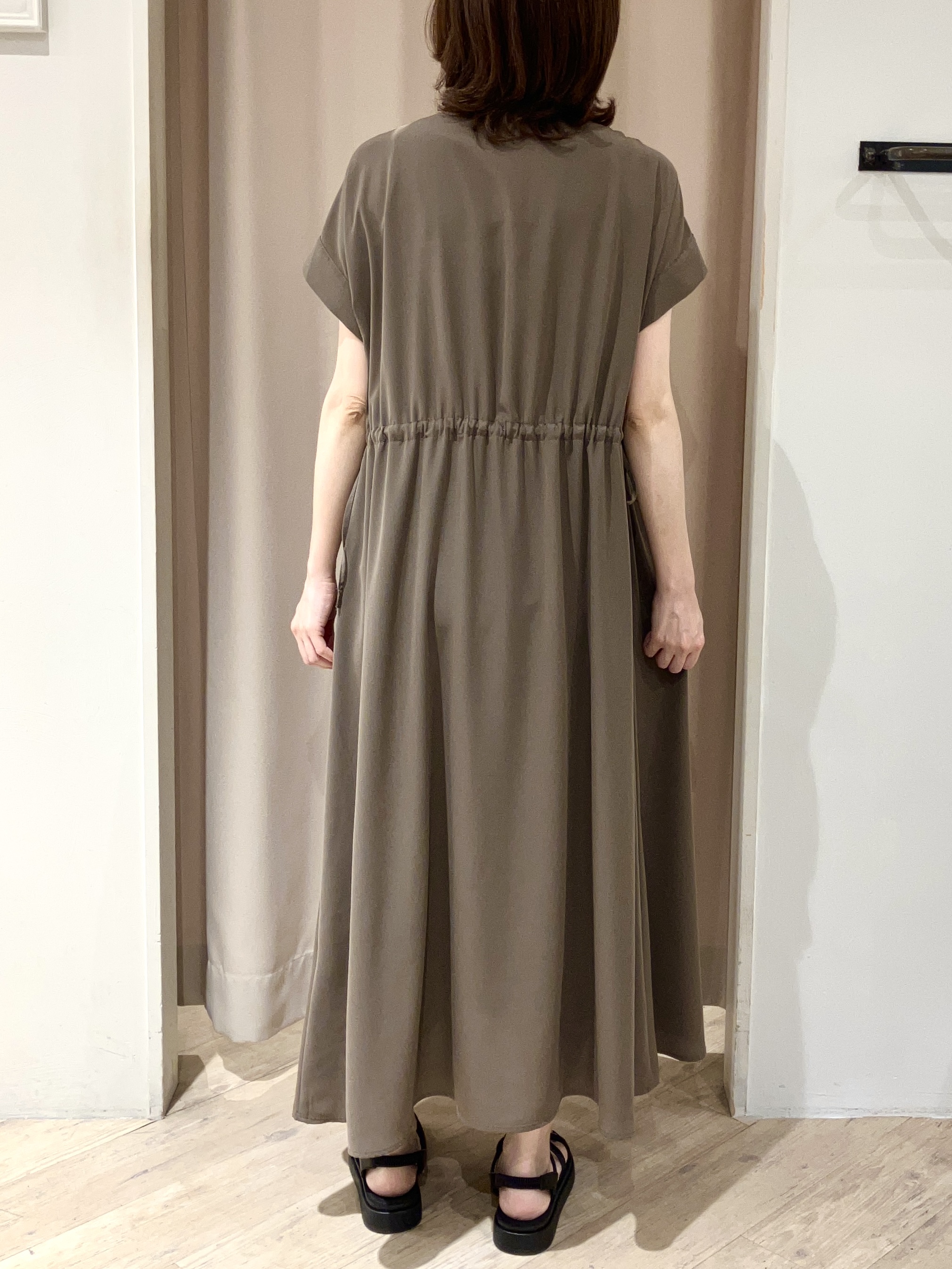 kimiさんの「grove｜【洗える/体型カバー】ウエストドロストワンピース」を使ったコーディネート
