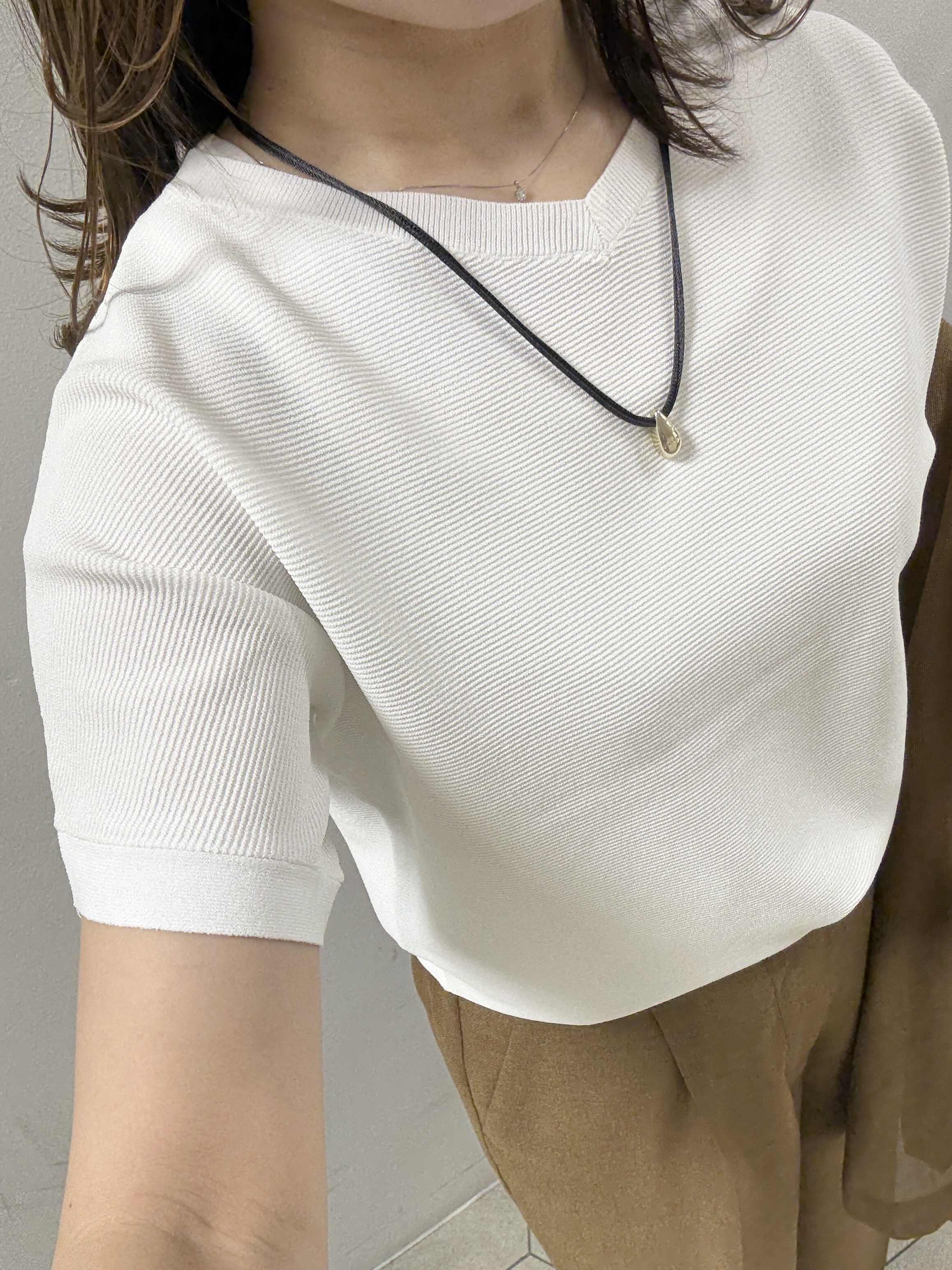 kahoさんの「INDIVI｜【洗える】ガーター編みVネックニットT」を使ったコーディネート