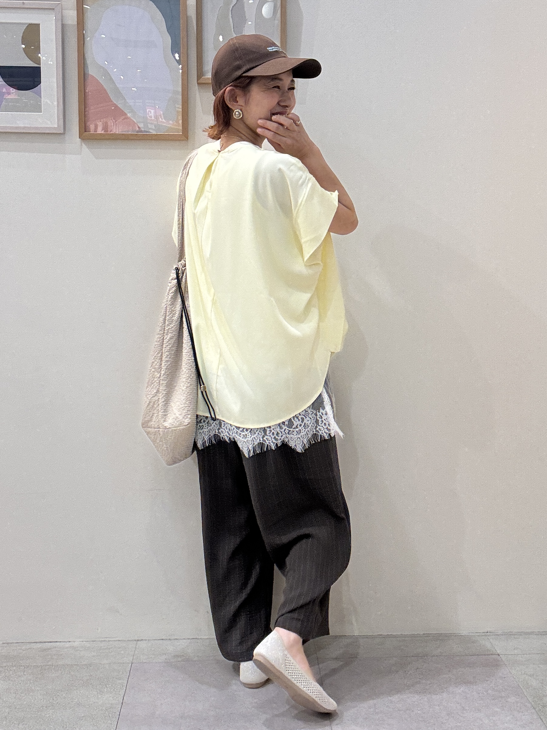 たけぴさんの「SHOO･LA･RUE｜【洗濯機可/体型カバー】インせずこなれる ふんわり裾バルーントップス」を使ったコーディネート
