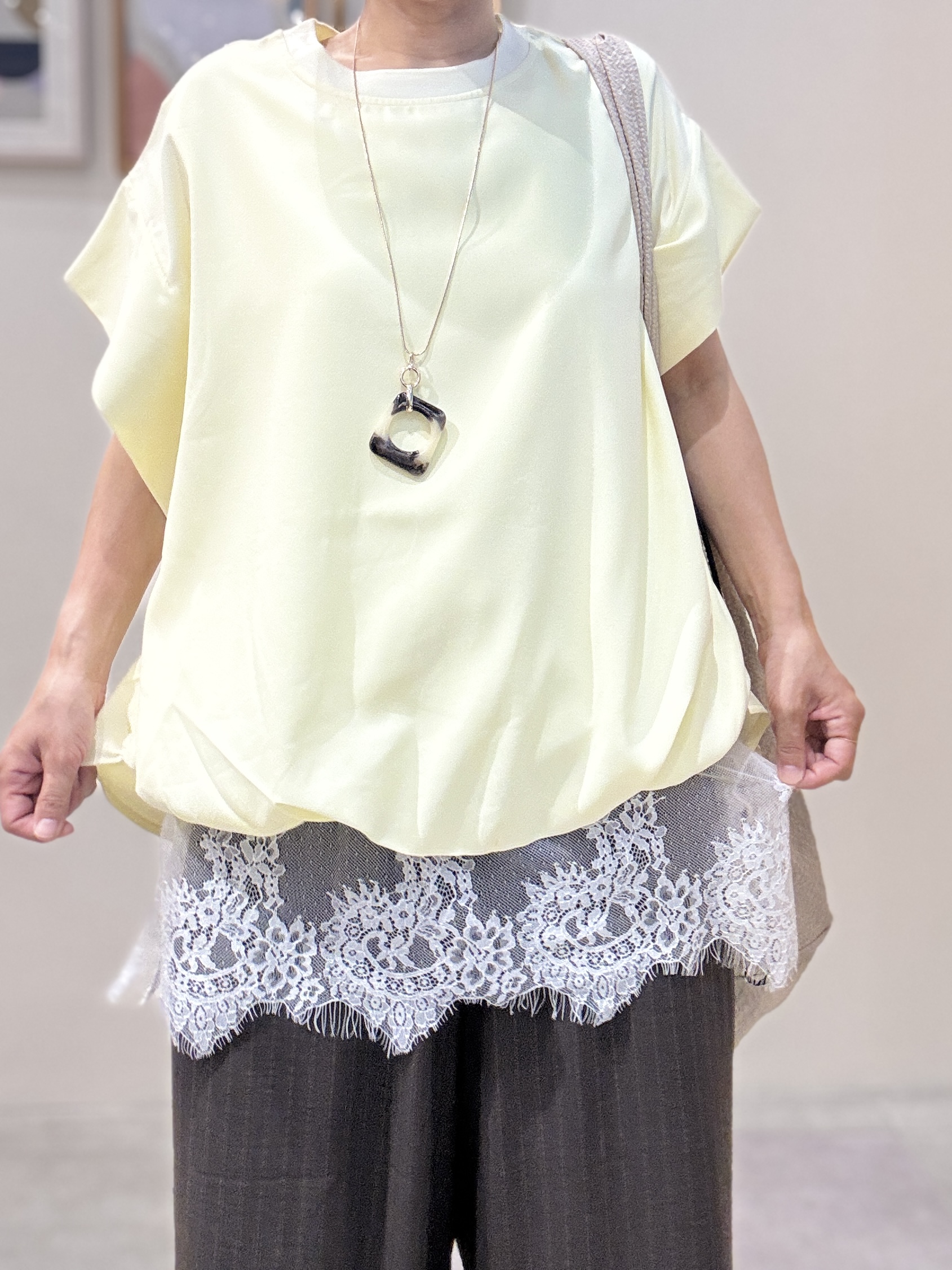 たけぴさんの「SHOO･LA･RUE｜【洗濯機可/体型カバー】インせずこなれる ふんわり裾バルーントップス」を使ったコーディネート