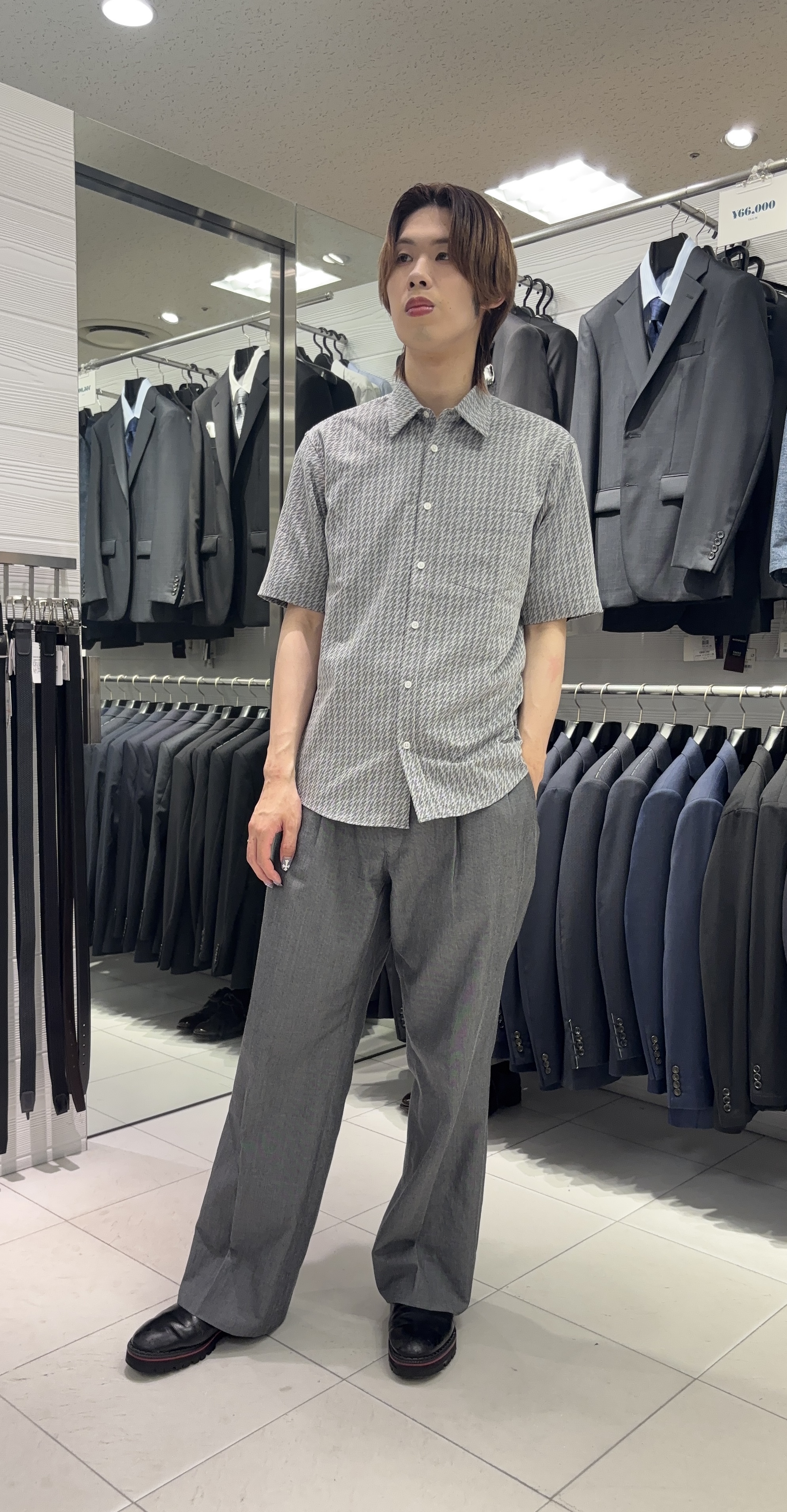 こうへいさんの「TAKEO KIKUCHI｜播州織り 千鳥 半袖シャツ」を使ったコーディネート