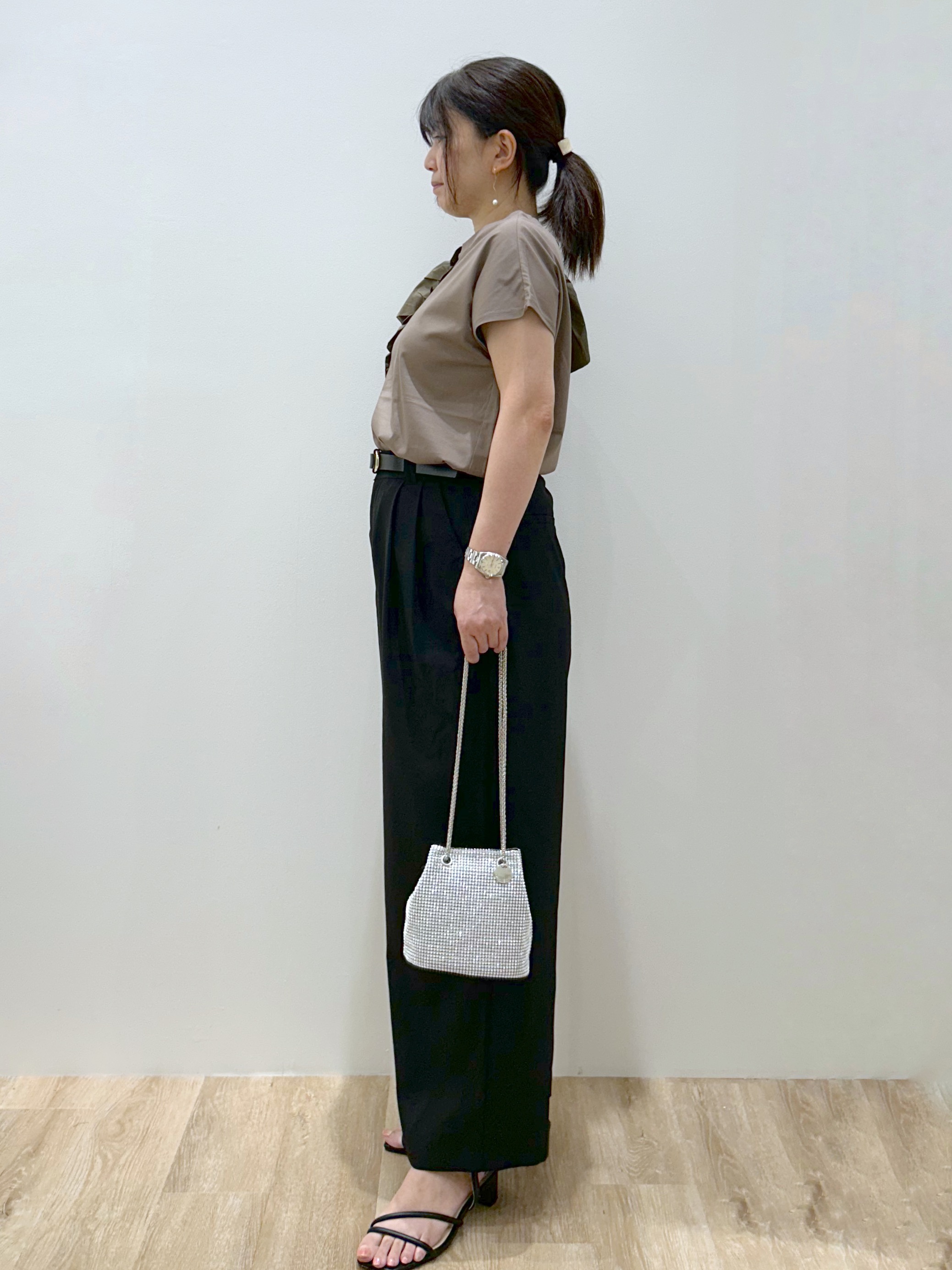 ひろみさんの「OPAQUE.CLIP｜【UVケア／接触冷感】アシメフリルドッキングカットソー《洗濯機OK》」を使ったコーディネート
