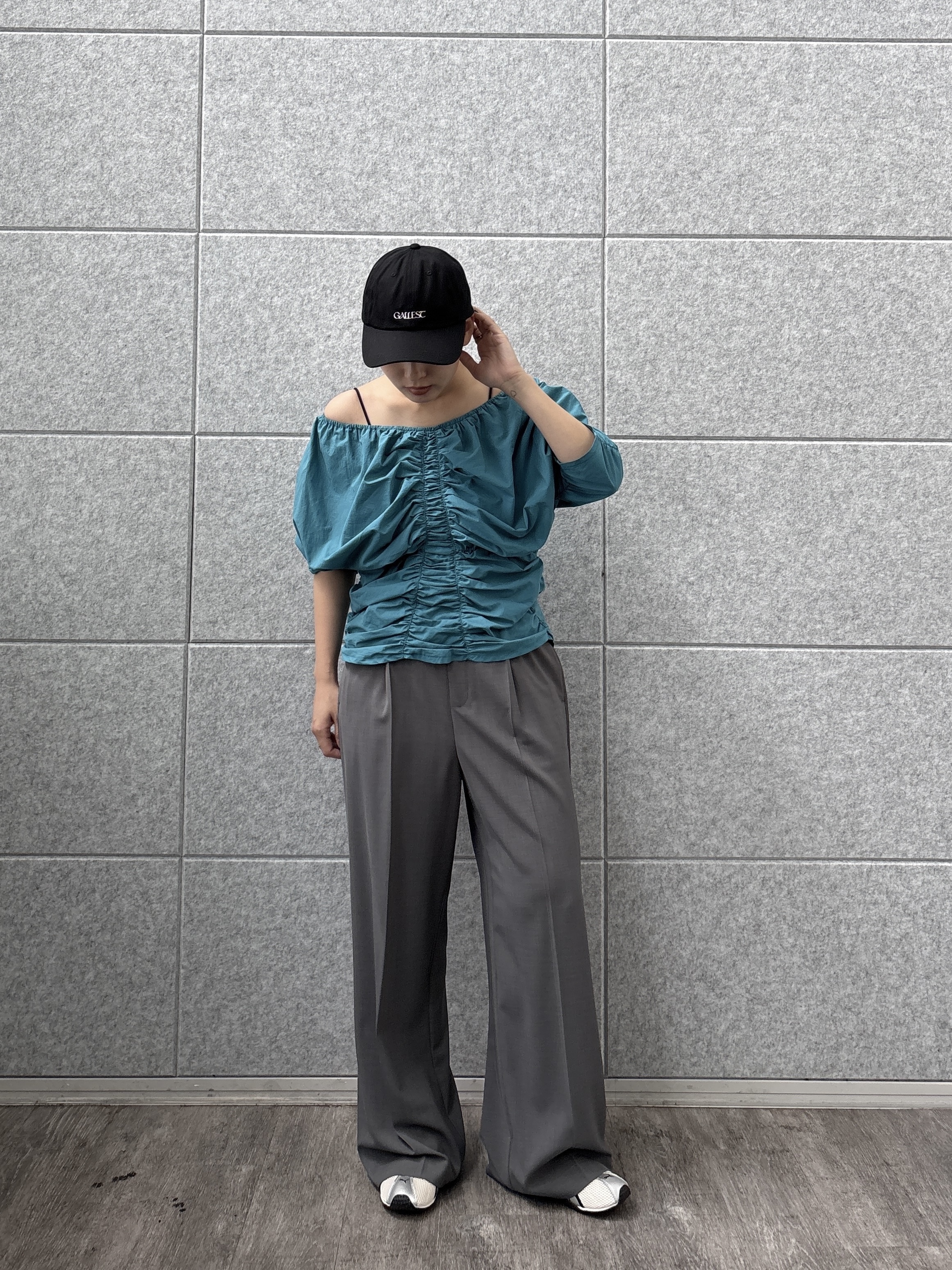 ayanoさんの「INDIVI｜シャーリングオフショルブラウス」を使ったコーディネート