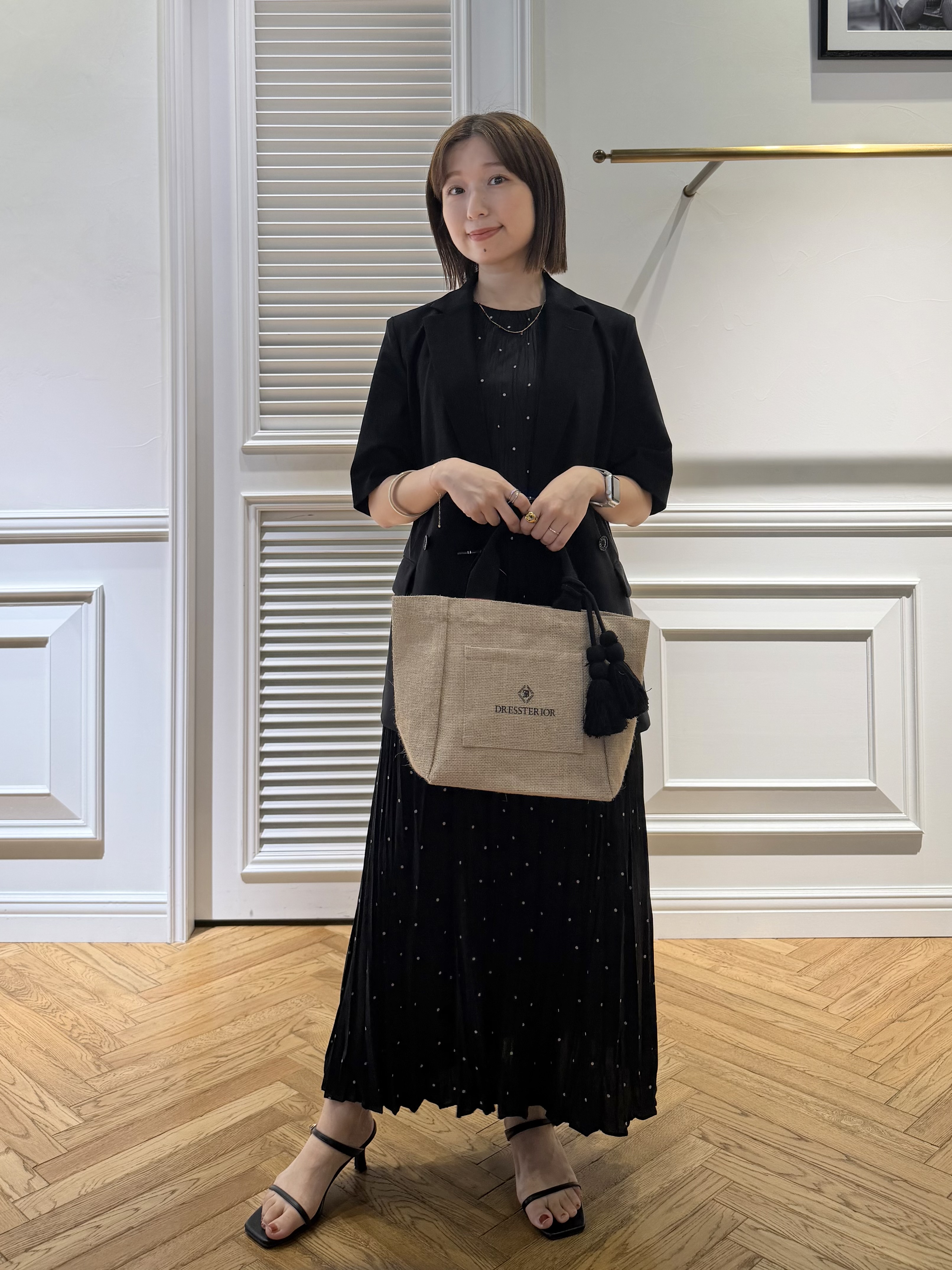 つじ まこさんの「DRESSTERIOR｜【ウォッシャブル/2WAYシルエット】ノースリーブプリーツワンピース」を使ったコーディネート