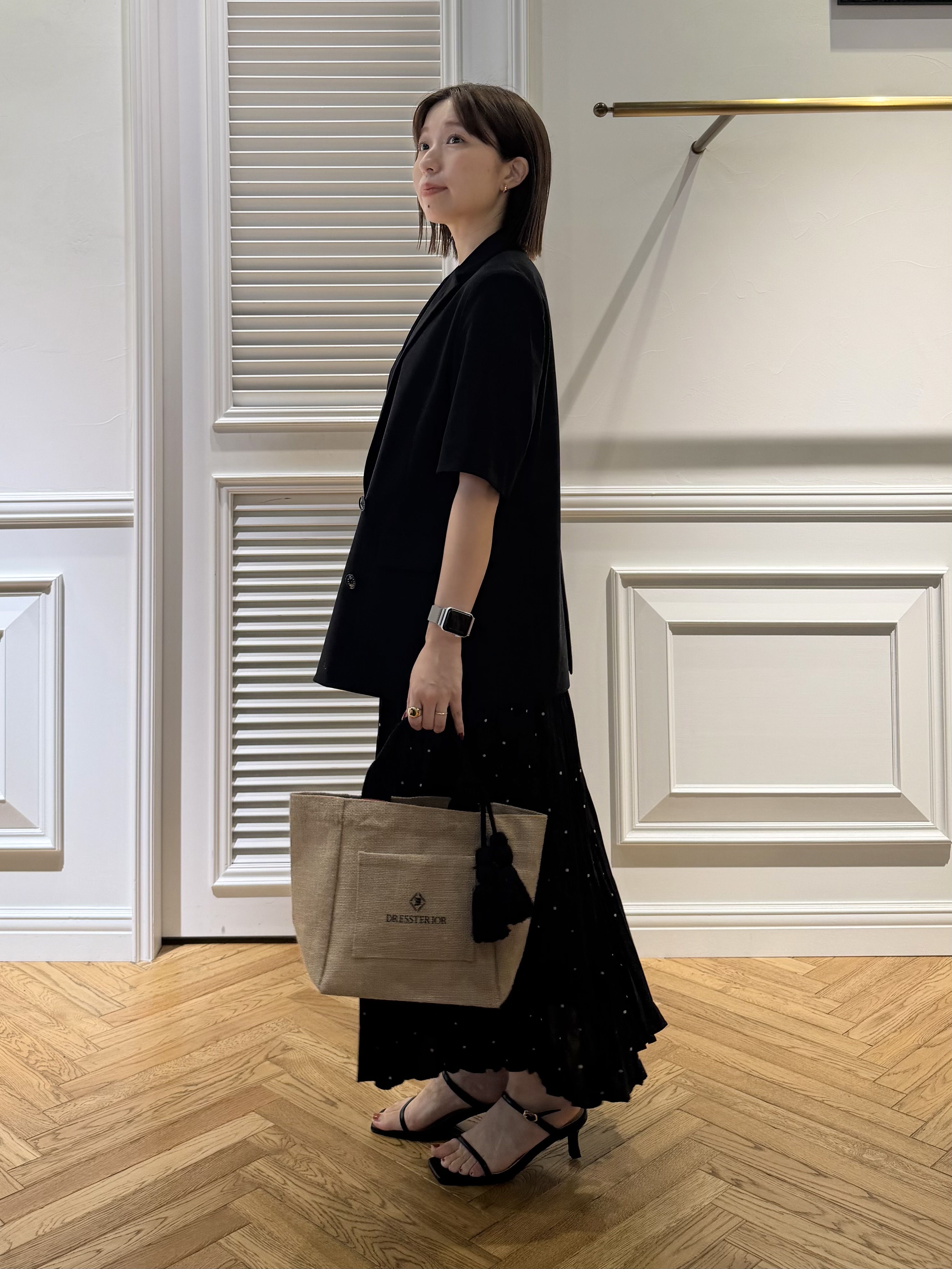 つじ まこさんの「DRESSTERIOR｜【ウォッシャブル/2WAYシルエット】ノースリーブプリーツワンピース」を使ったコーディネート