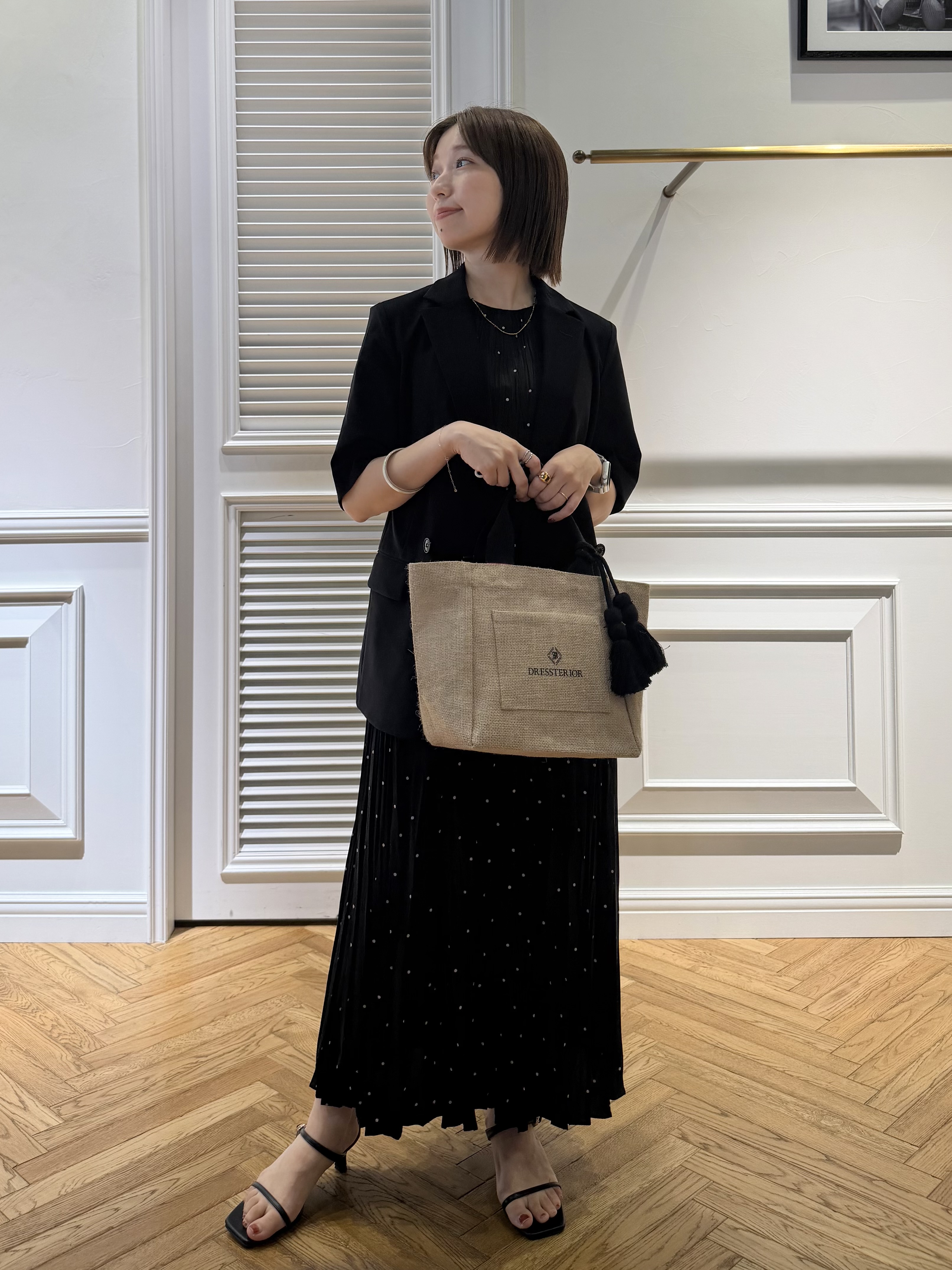 つじ まこさんの「DRESSTERIOR｜【ウォッシャブル/2WAYシルエット】ノースリーブプリーツワンピース」を使ったコーディネート