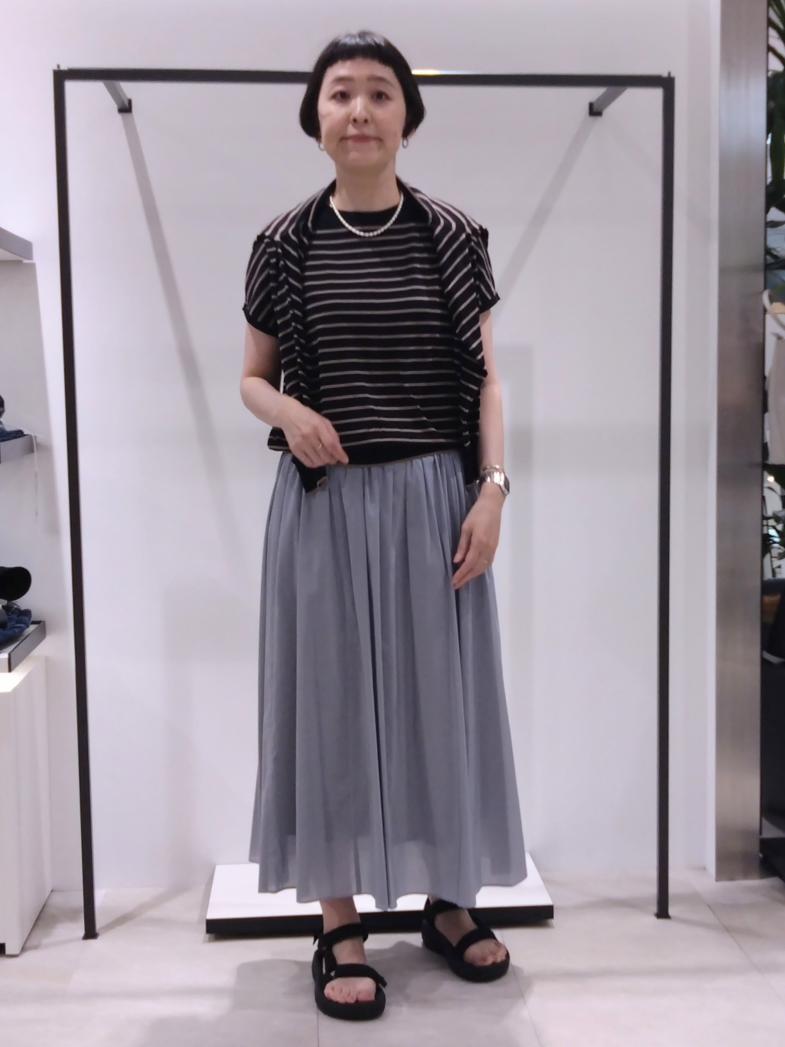 まちこさんの「UNTITLED｜【9色展開/アンサンブル可】コットンクルーネックカーディガン」を使ったコーディネート