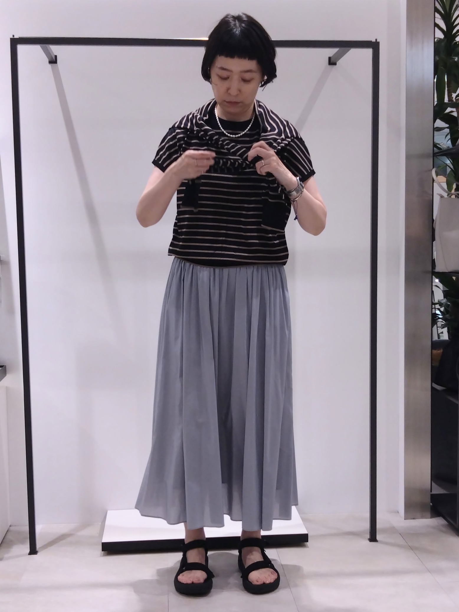 まちこさんの「UNTITLED｜【9色展開/アンサンブル可】コットンクルーネックカーディガン」を使ったコーディネート