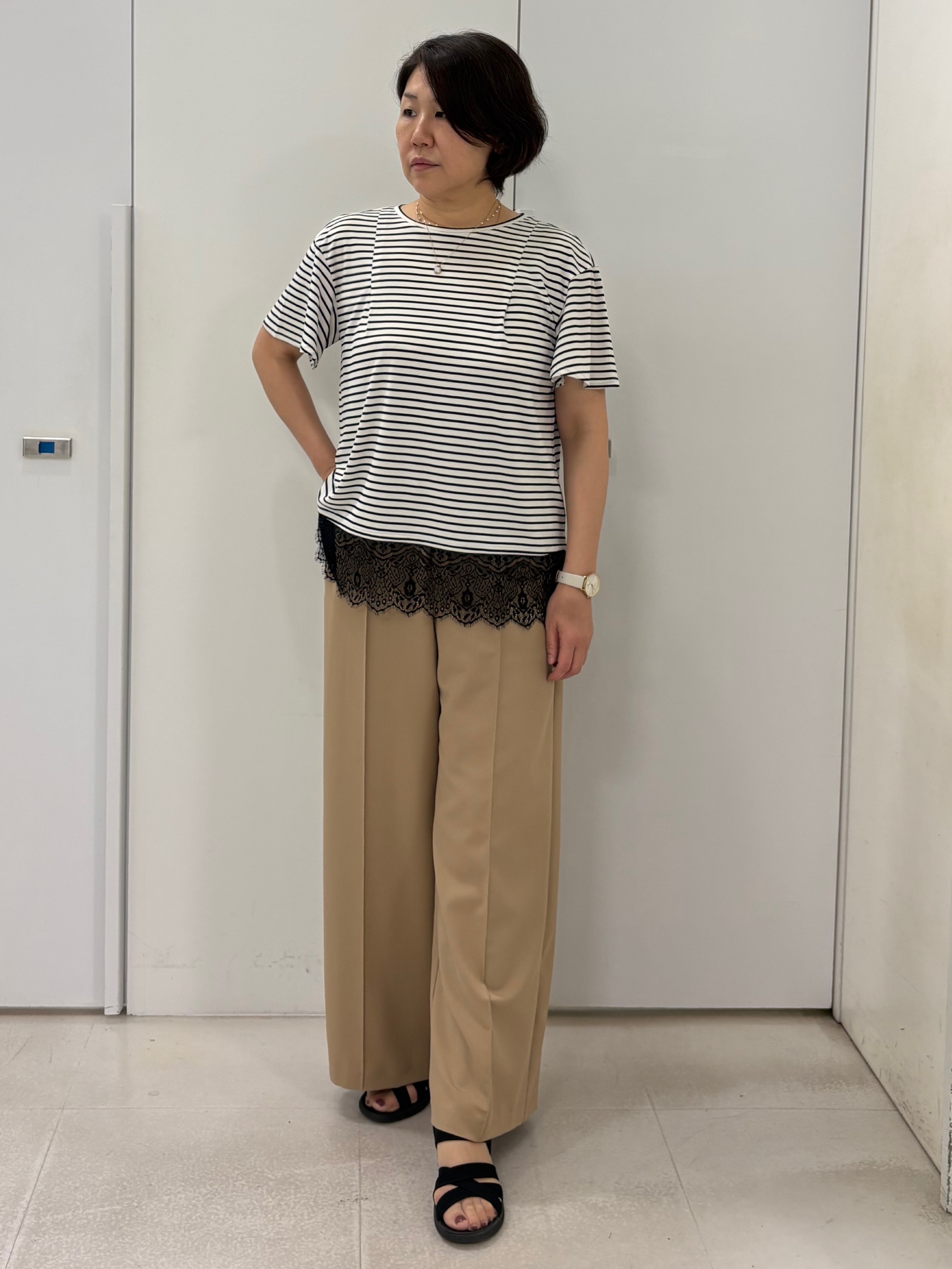 hIさんの「COUP DE CHANCE｜【手洗い可／日本製／接触冷感】裾レースカットソー」を使ったコーディネート