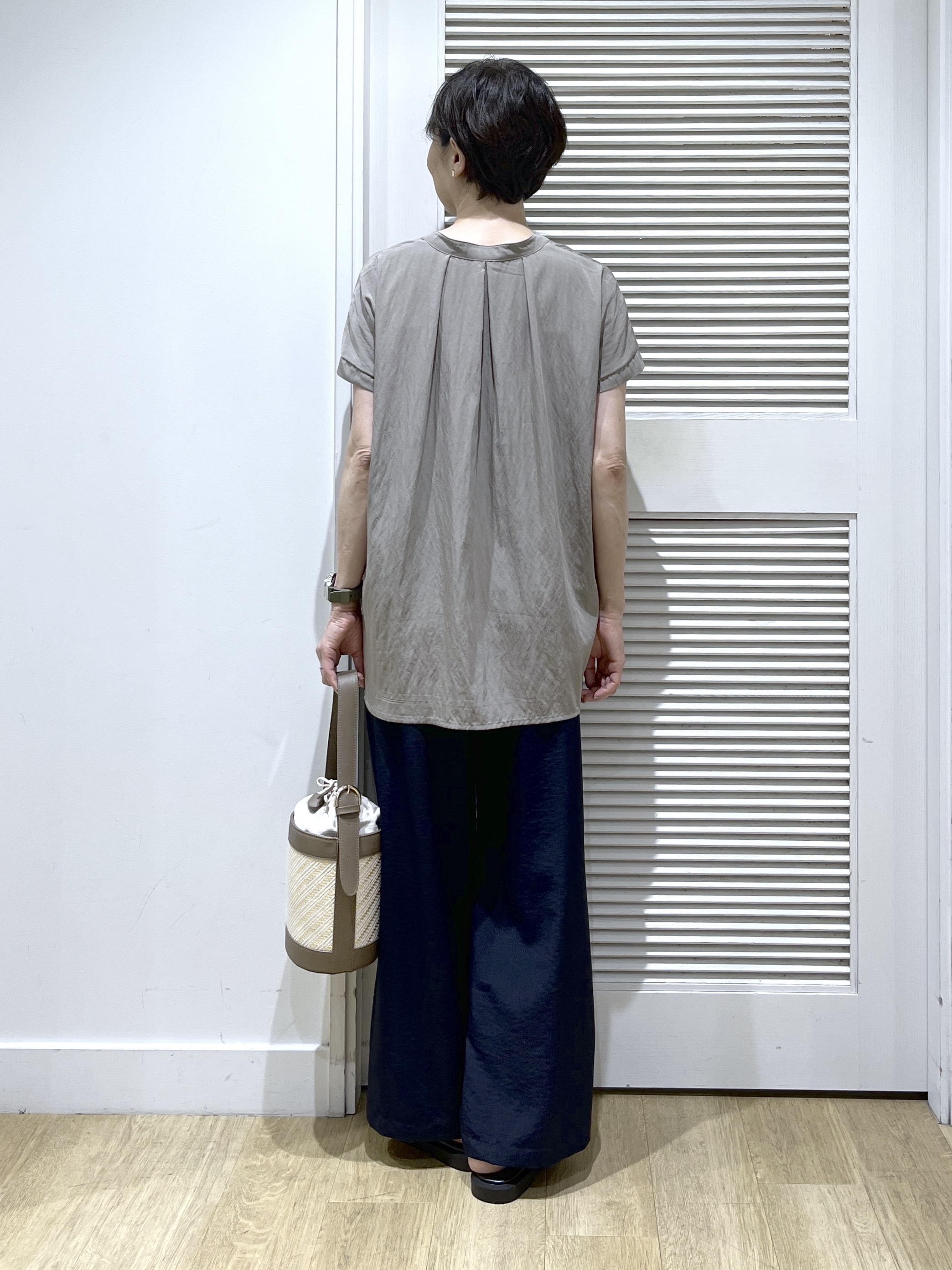 Miyazakiさんの「Dessin｜バンドカラーフロントフリルブラウス」を使ったコーディネート