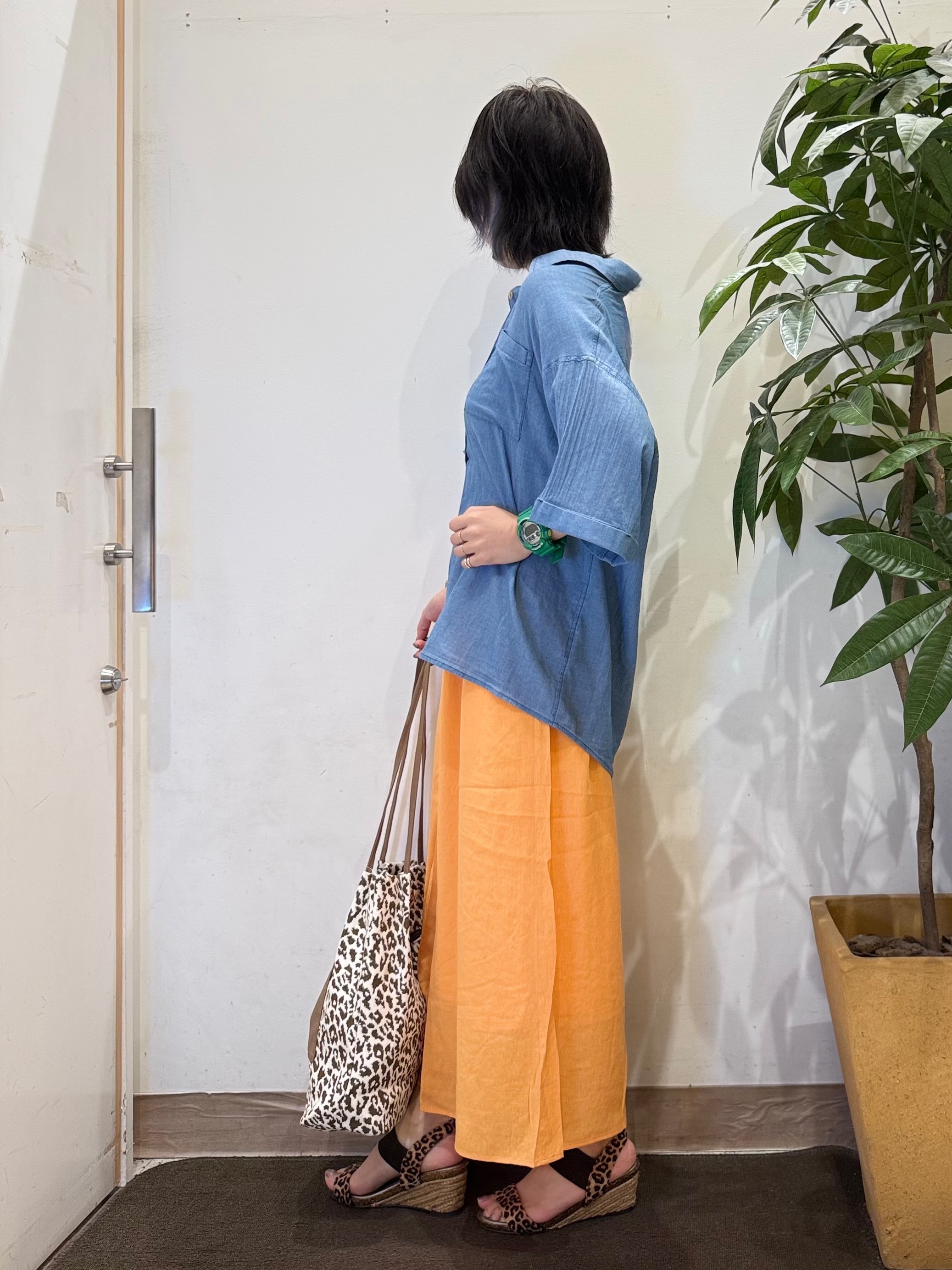 misakiさんの「SHOO･LA･RUE｜【S-LL/洗濯機可/綿100%】やわらかシアーデニム 5分袖ポケットシャツ」を使ったコーディネート