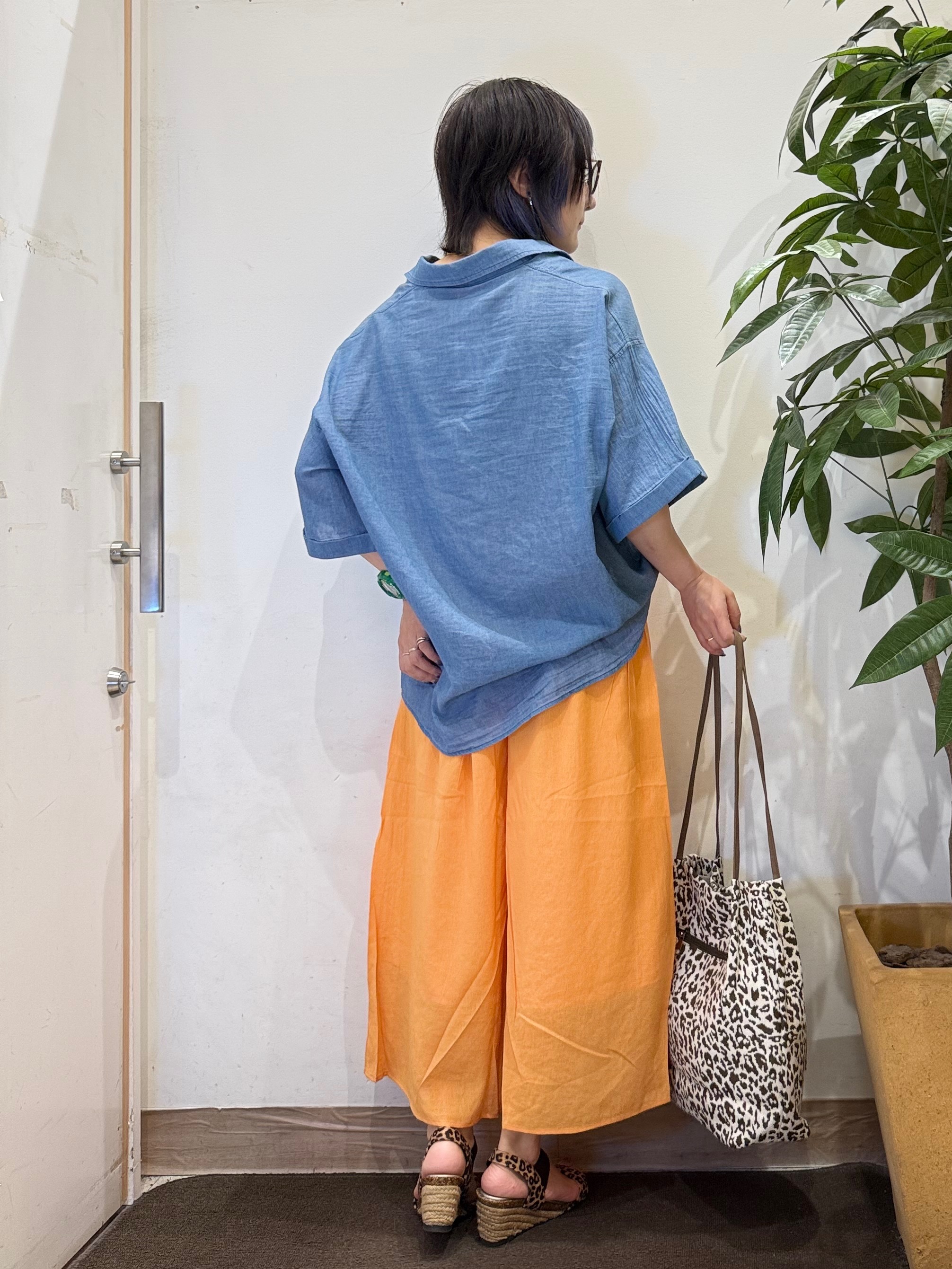 misakiさんの「SHOO･LA･RUE｜【S-LL/洗濯機可/綿100%】やわらかシアーデニム 5分袖ポケットシャツ」を使ったコーディネート