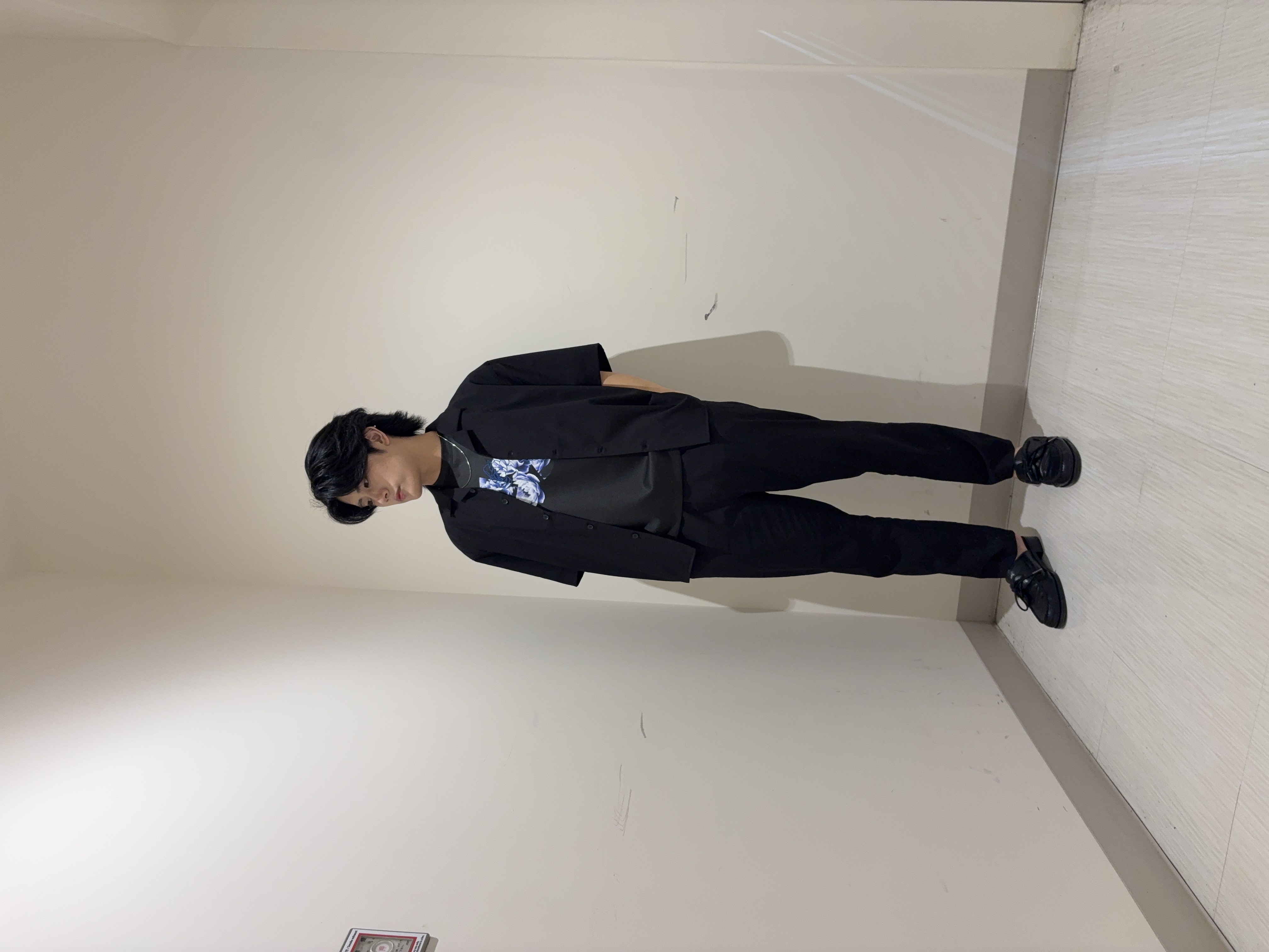 辻一樹さんの「tk.TAKEO KIKUCHI｜【接触冷感／UVCUT】COOL PLAY開襟シャツ」を使ったコーディネート