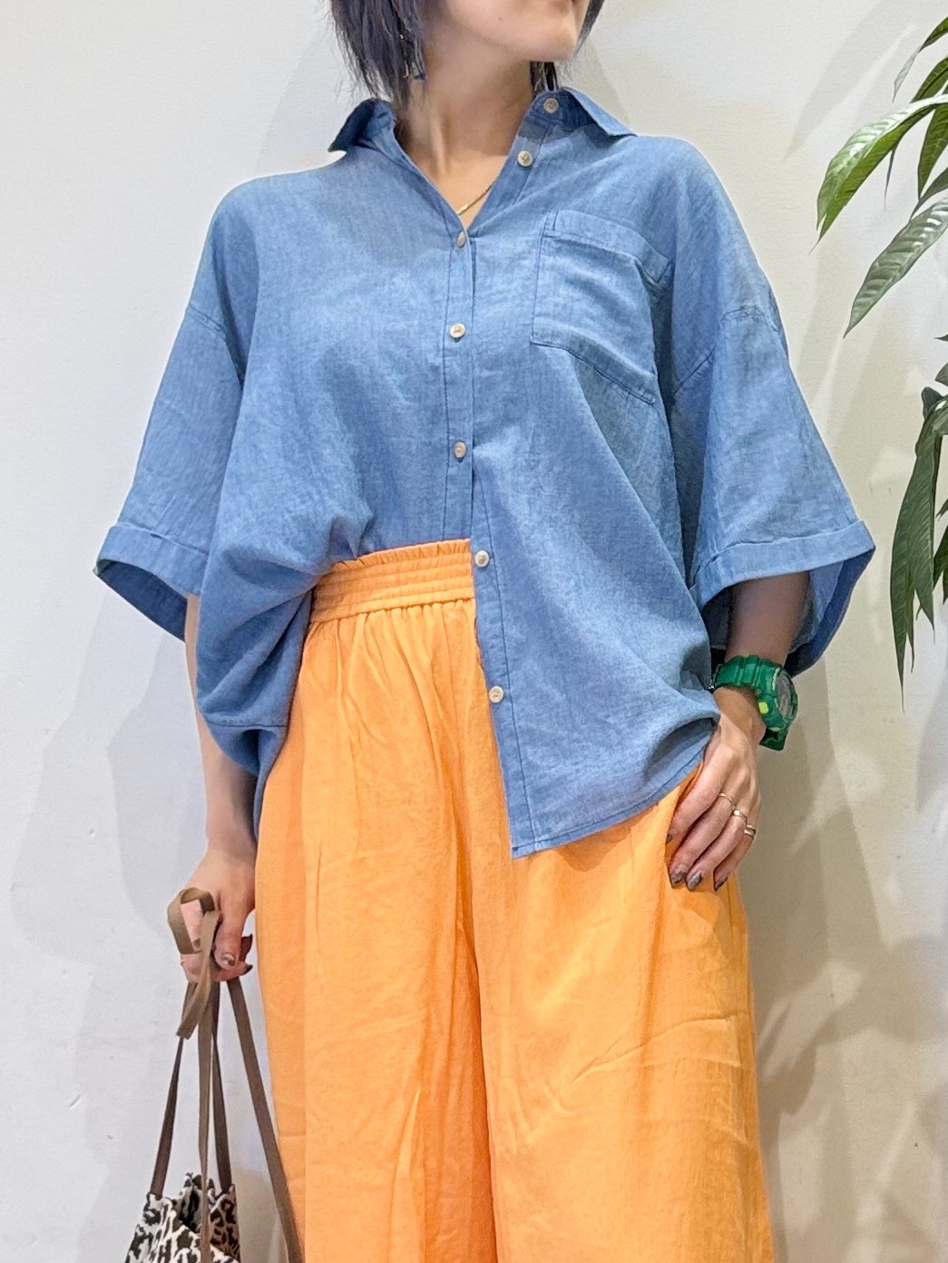 misakiさんの「SHOO･LA･RUE｜【S-LL/洗濯機可/綿100%】やわらかシアーデニム 5分袖ポケットシャツ」を使ったコーディネート