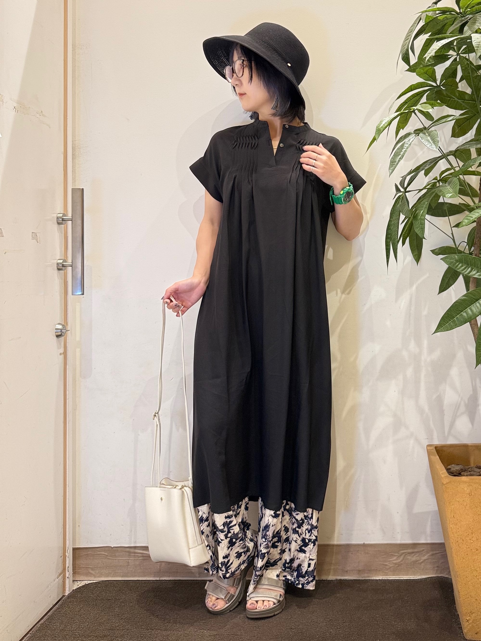 misakiさんの「SHOO･LA･RUE｜【S-LL/洗濯機可】ピンタックデザインがサマ見え Aラインワンピース」を使ったコーディネート
