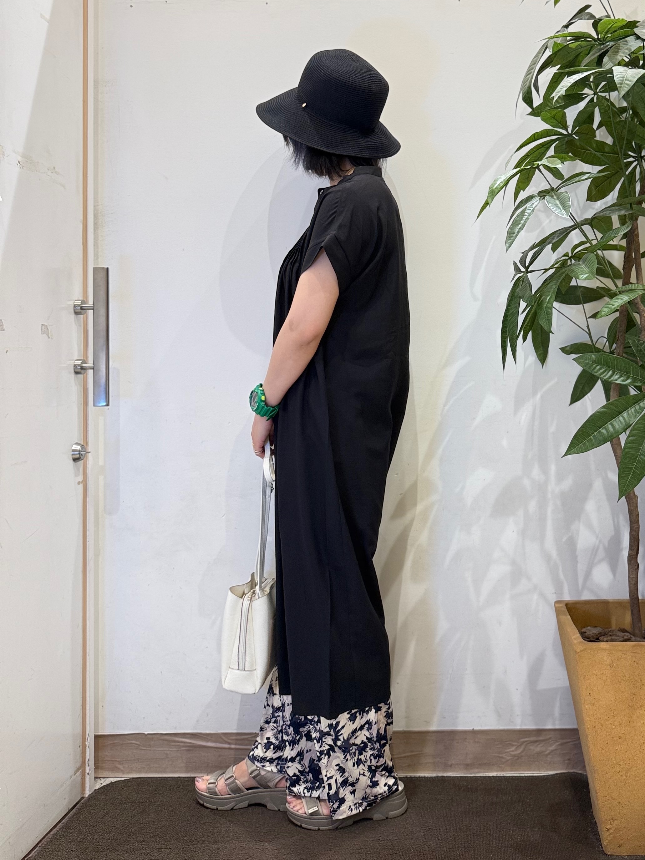 misakiさんの「SHOO･LA･RUE｜【S-LL/洗濯機可】ピンタックデザインがサマ見え Aラインワンピース」を使ったコーディネート